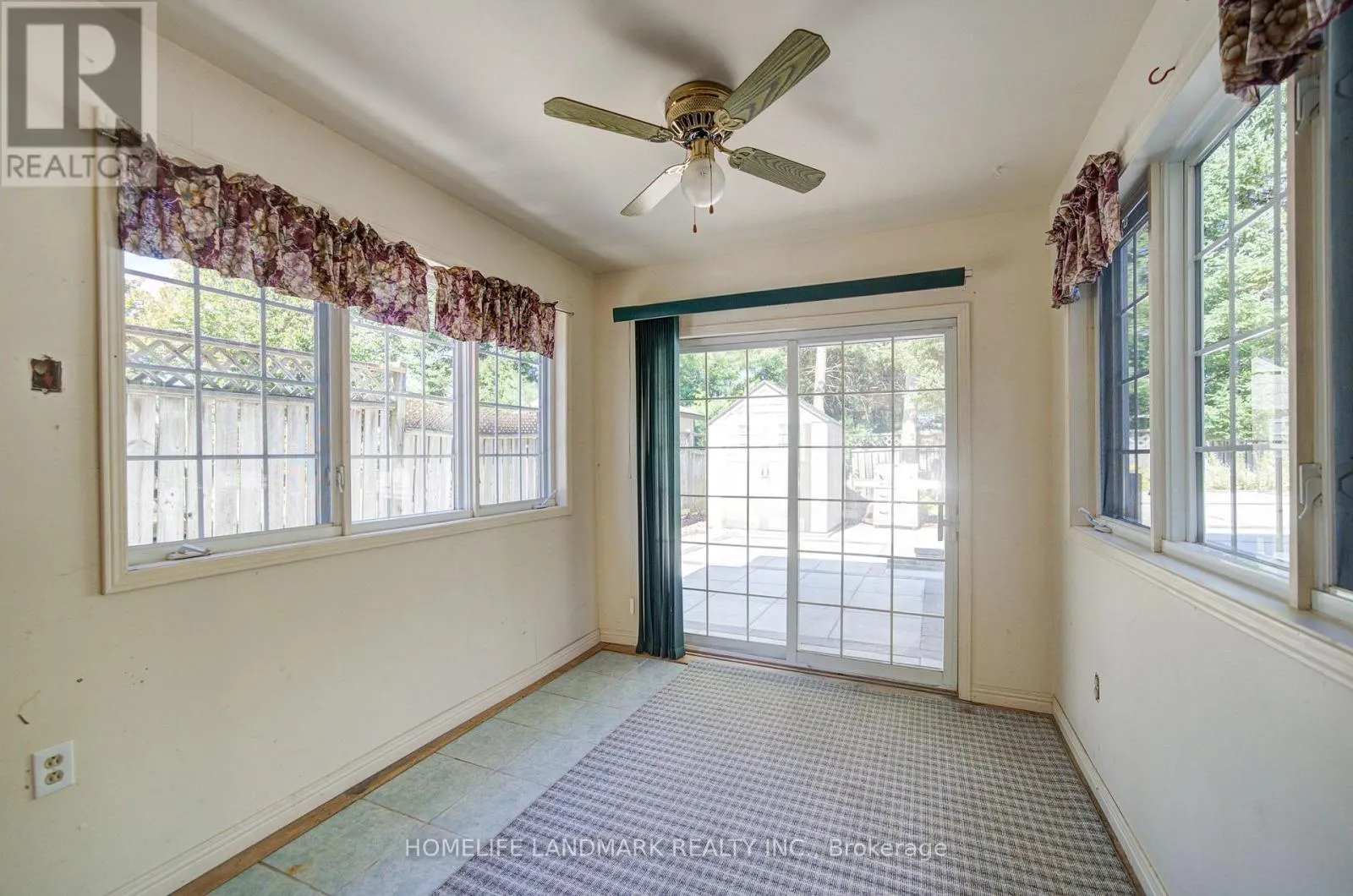 19 SOUTHDALE DRIVE