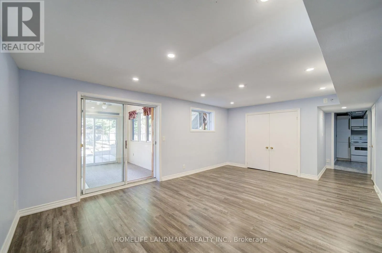 19 SOUTHDALE DRIVE