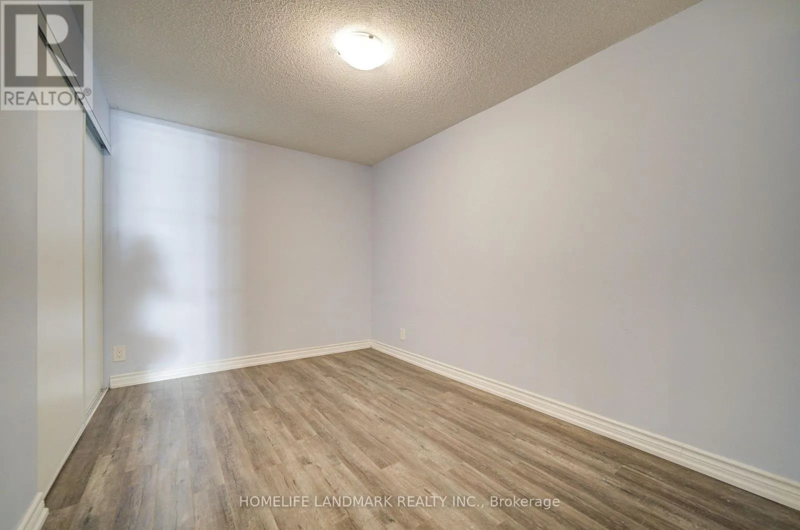 19 SOUTHDALE DRIVE