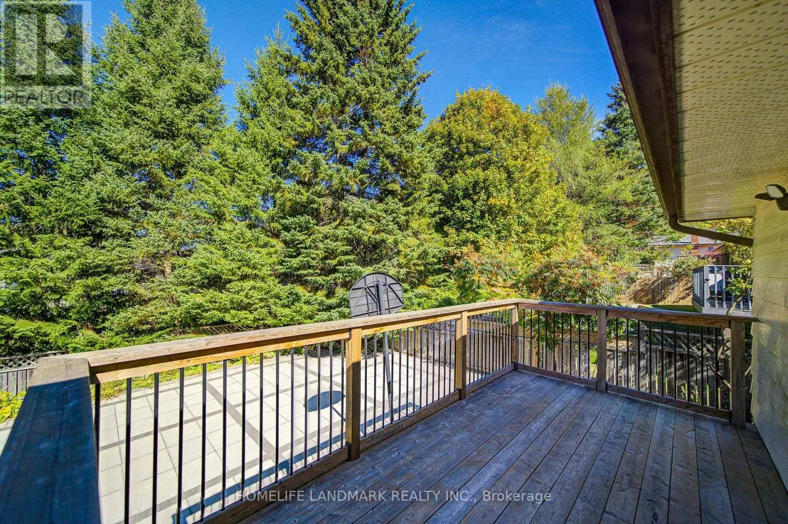 19 SOUTHDALE DRIVE