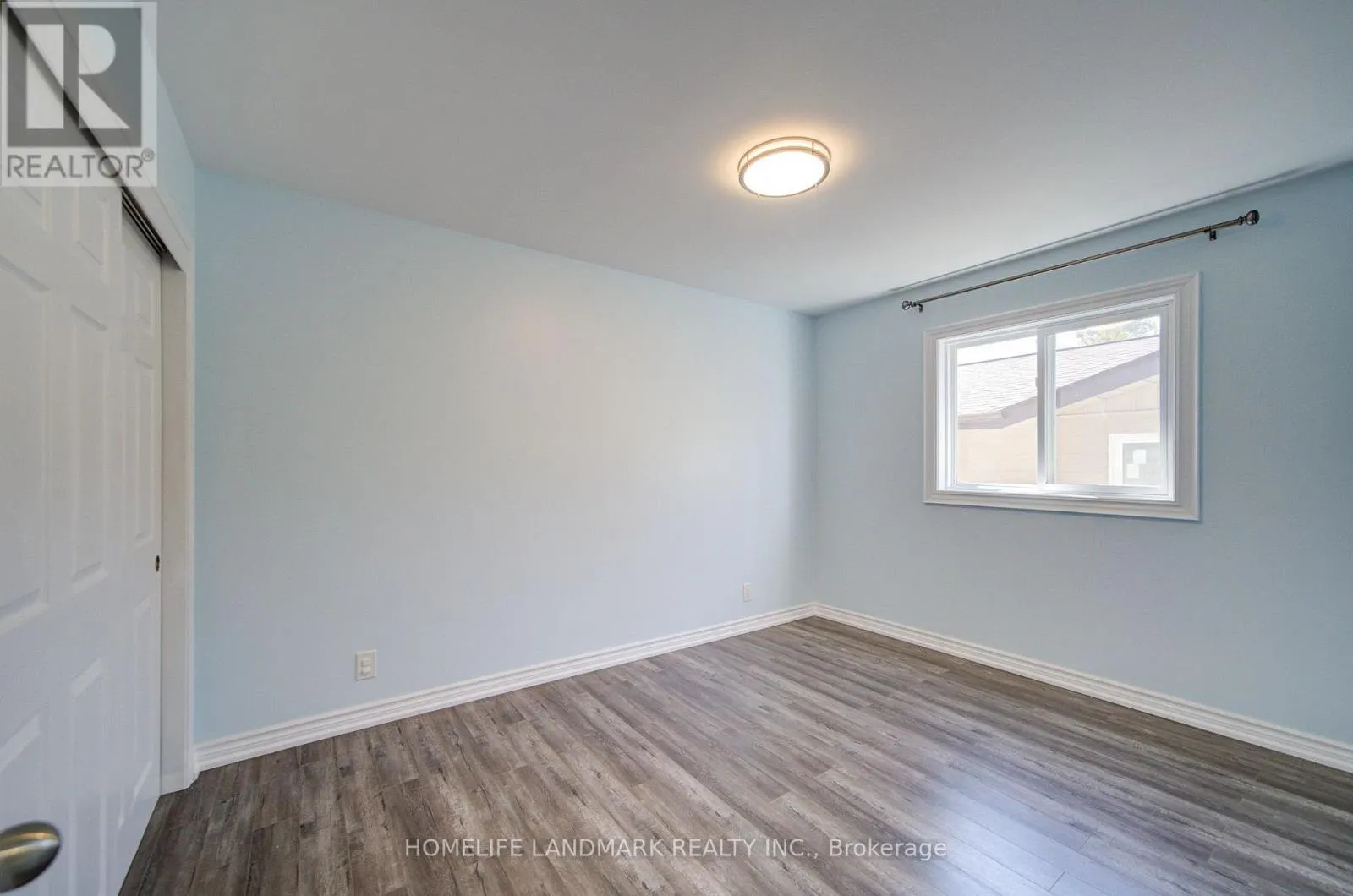 19 SOUTHDALE DRIVE