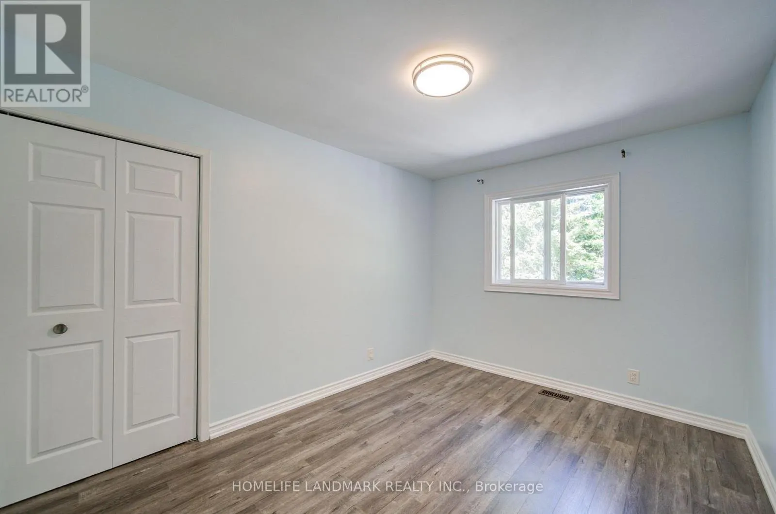 19 SOUTHDALE DRIVE