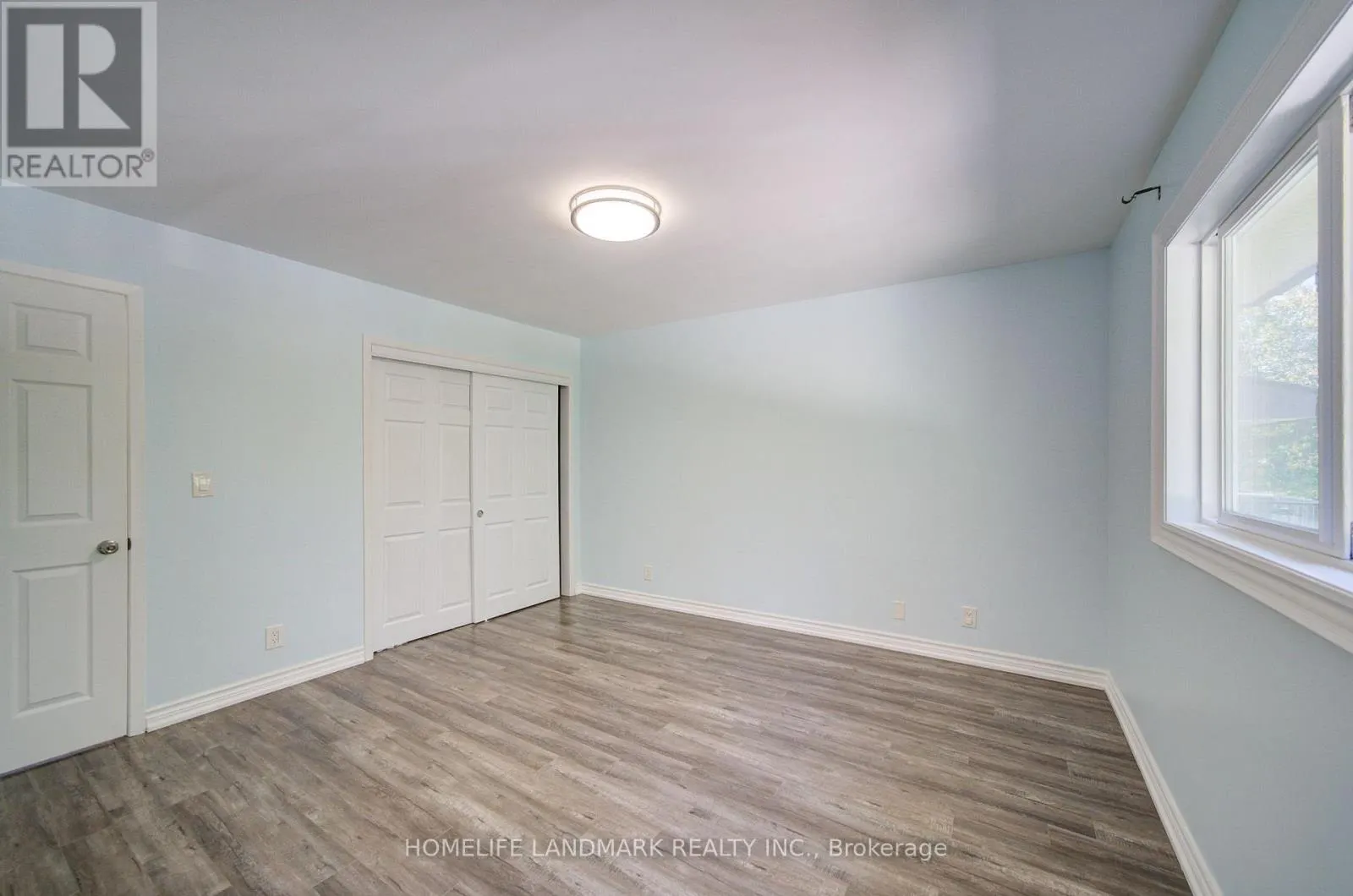 19 SOUTHDALE DRIVE