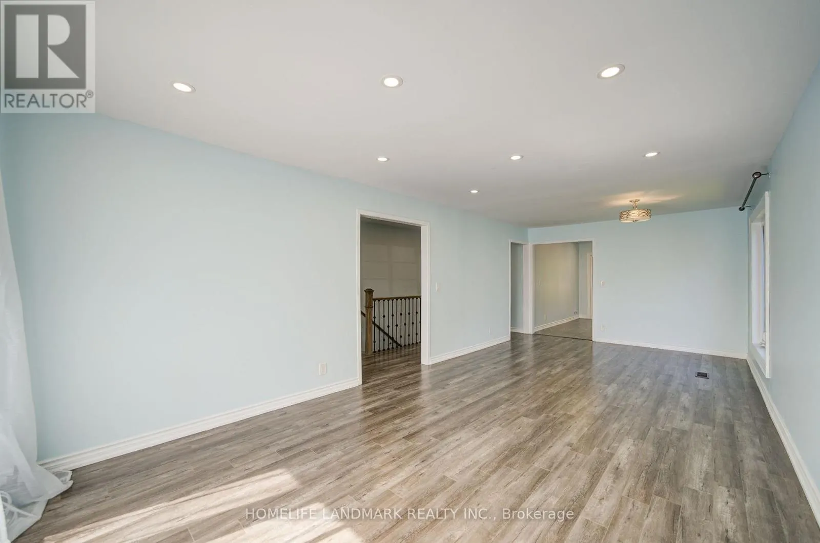 19 SOUTHDALE DRIVE