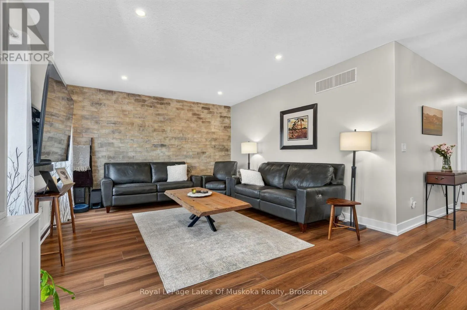 11 BRAESIDE CRESCENT