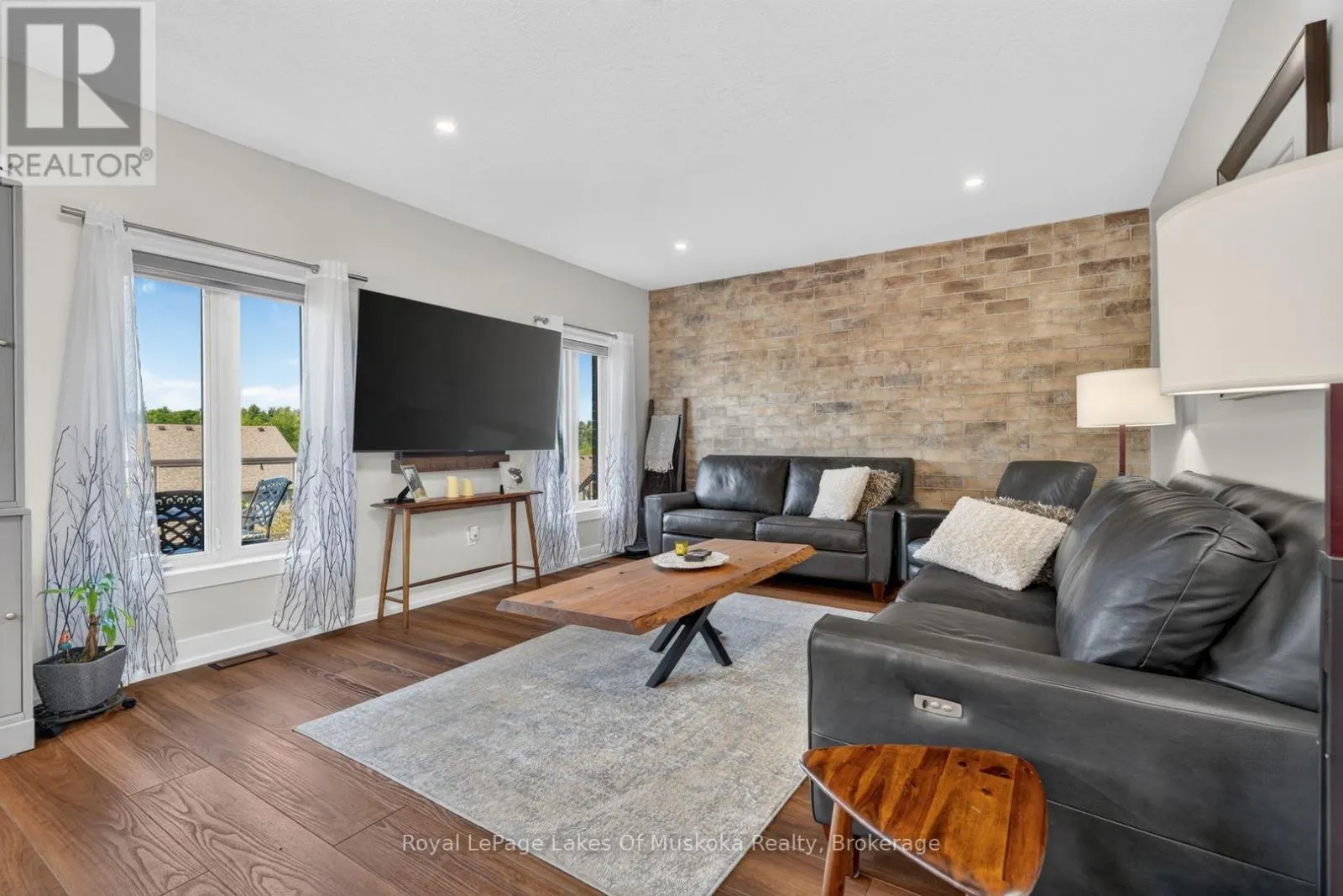 11 BRAESIDE CRESCENT
