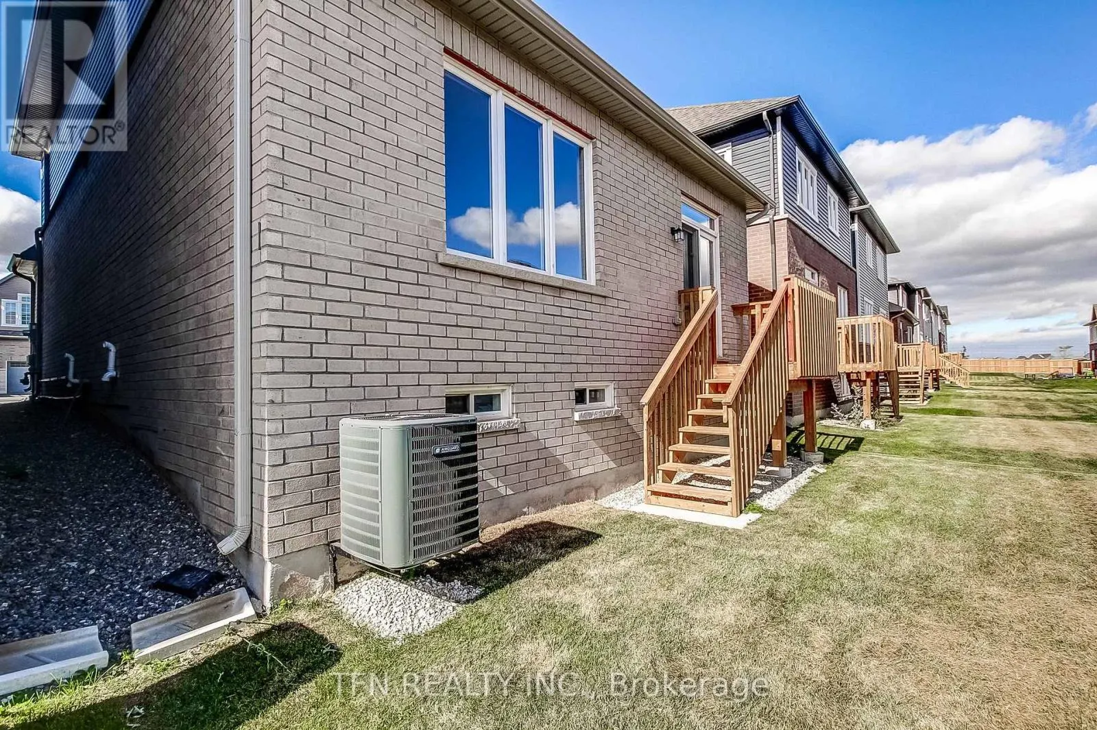 87 MCGILL AVENUE