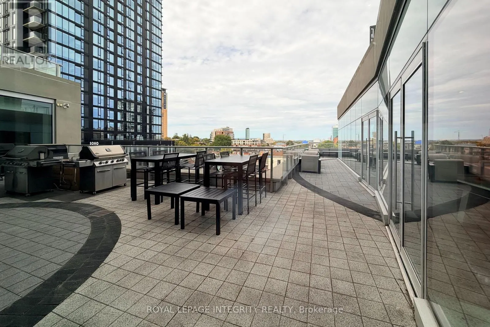 3305 - 805 CARLING AVENUE