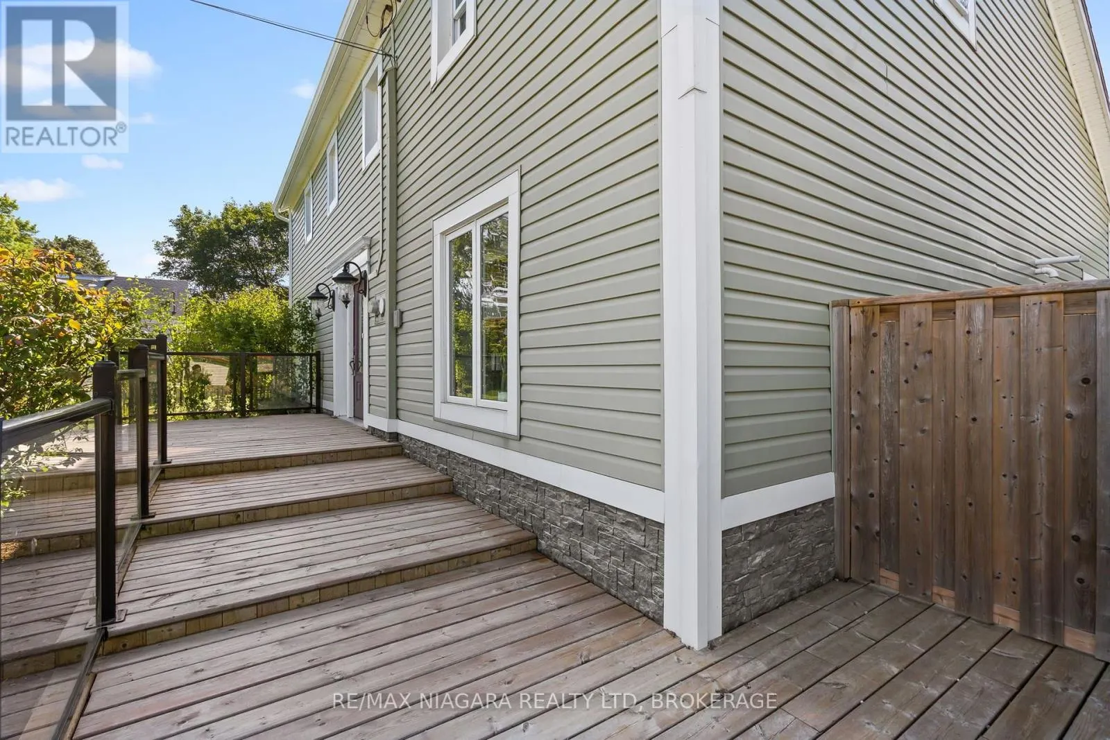 121 KNOLL STREET