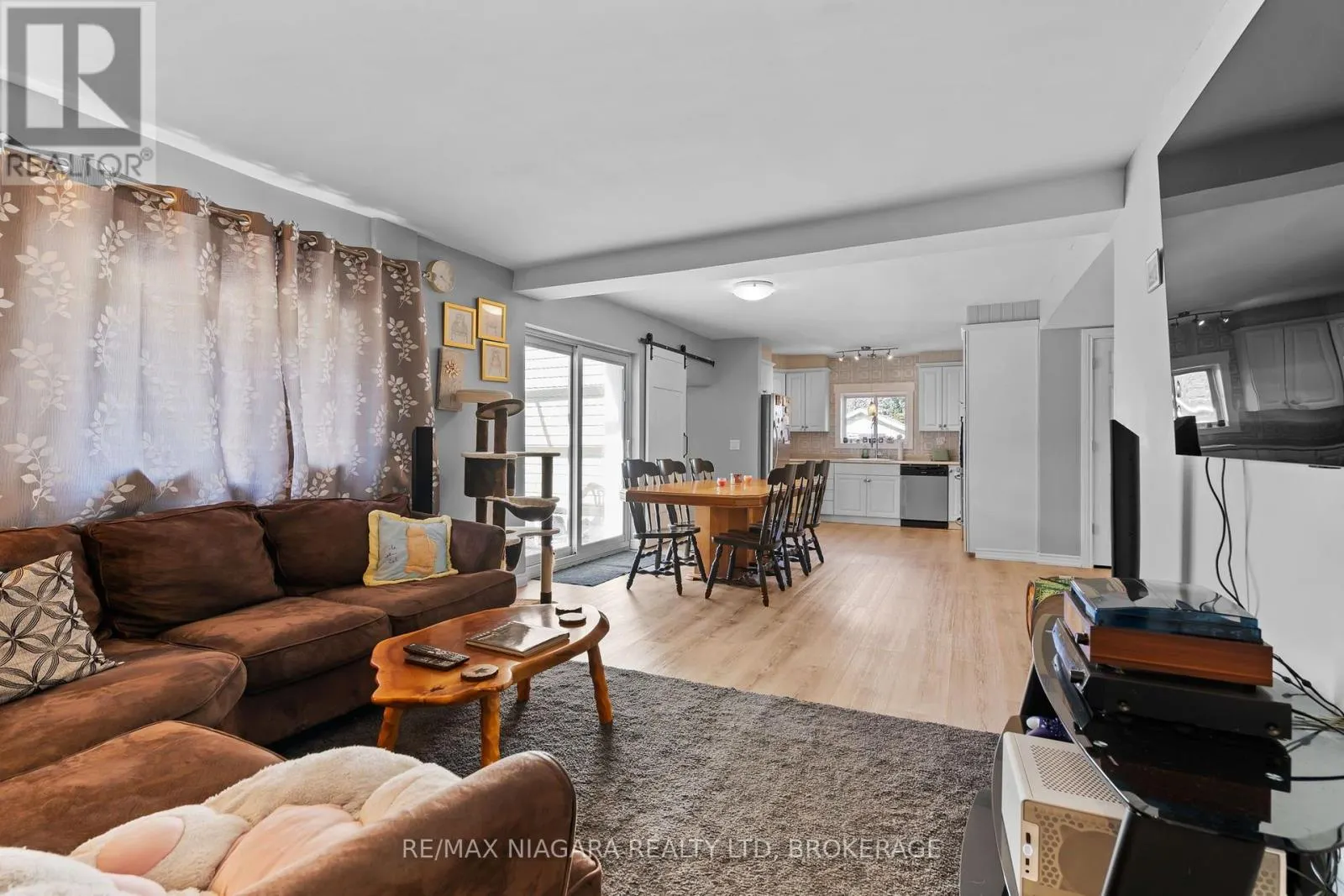 121 KNOLL STREET