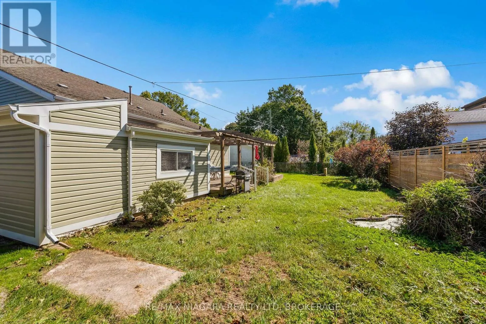 121 KNOLL STREET