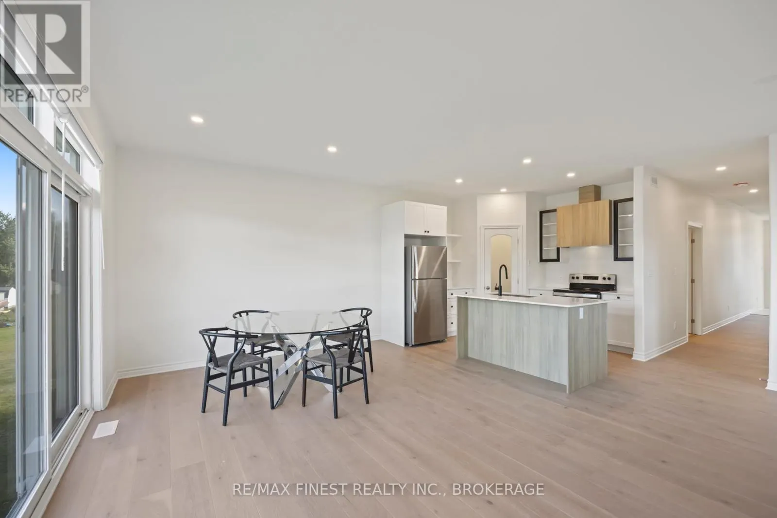 215 HERITAGE PARK DRIVE