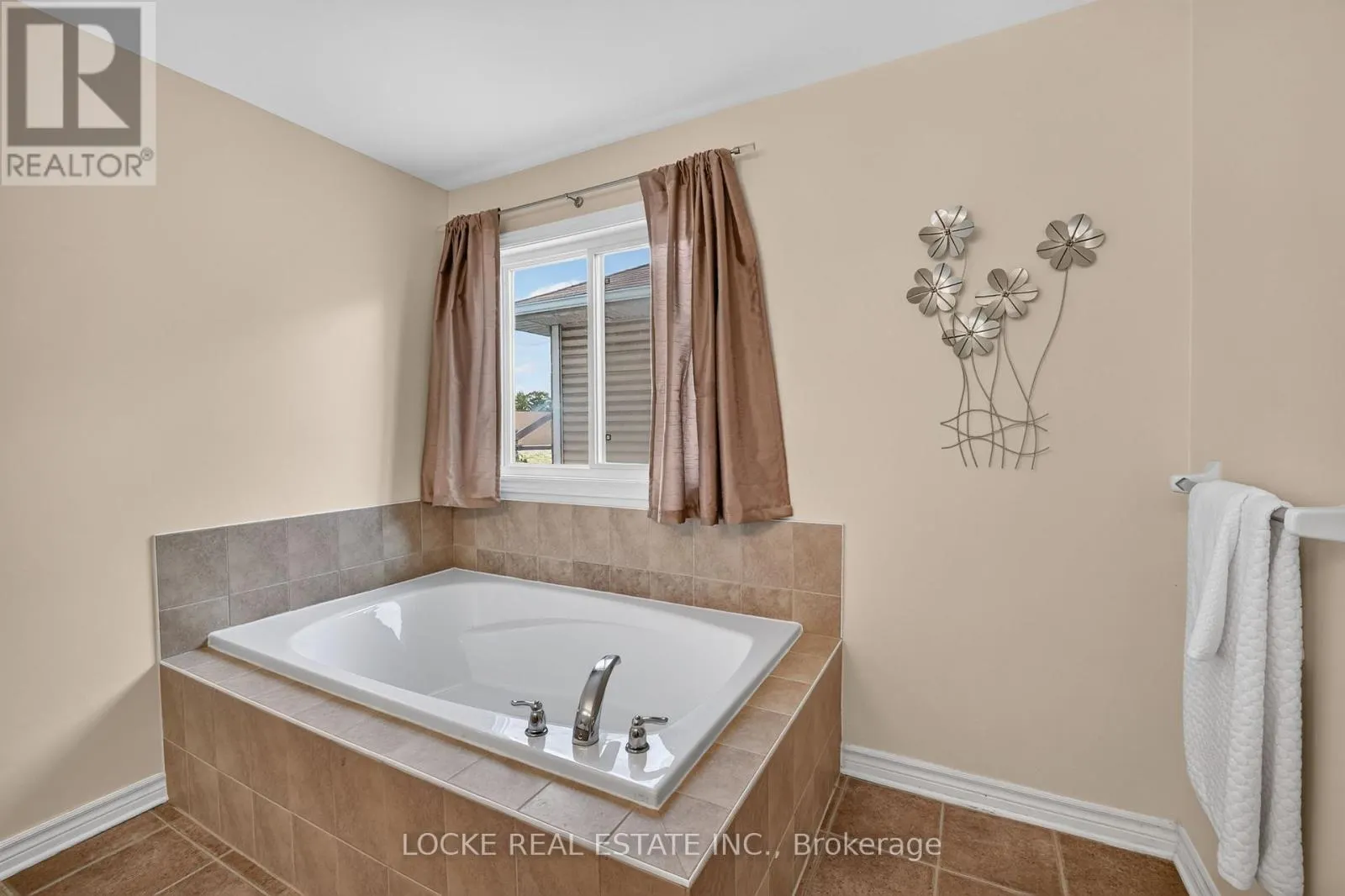 658 EVERLASTING CRESCENT