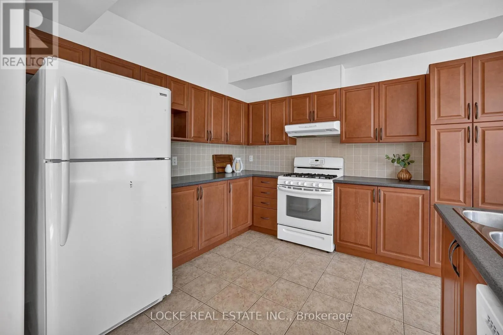 658 EVERLASTING CRESCENT