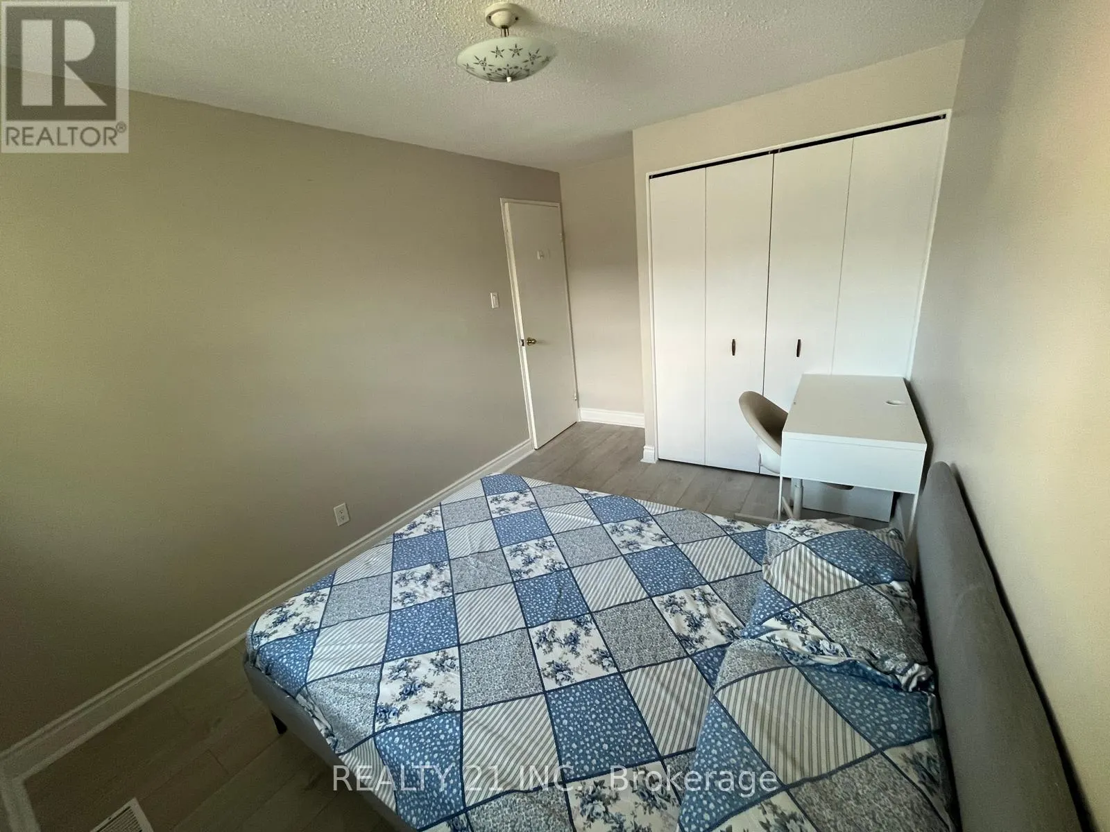 2 - 405 KEATS WAY