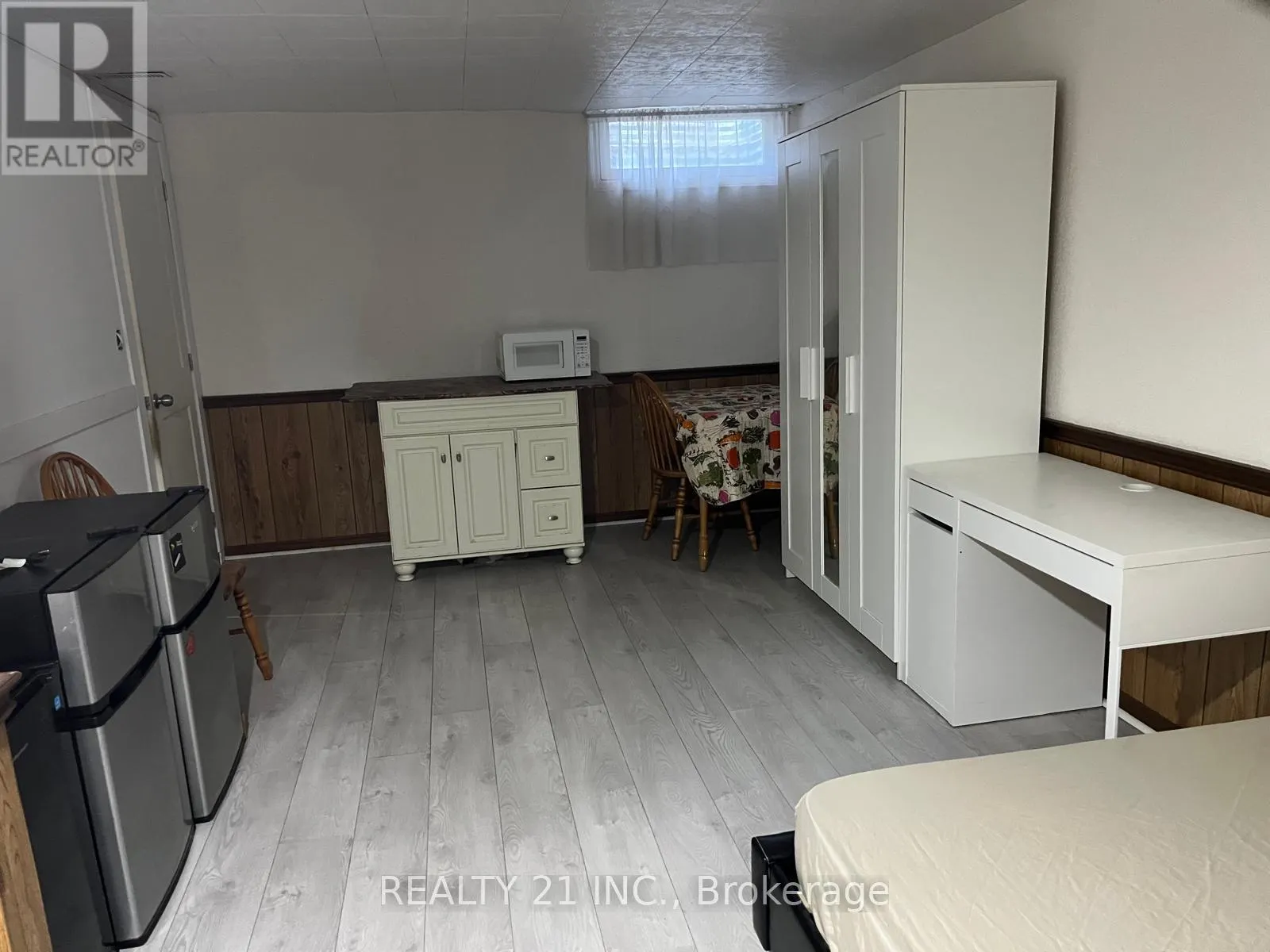 2 - 405 KEATS WAY