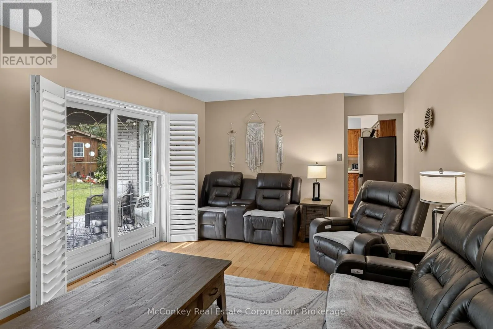 1817 PARKWOOD CIRCLE