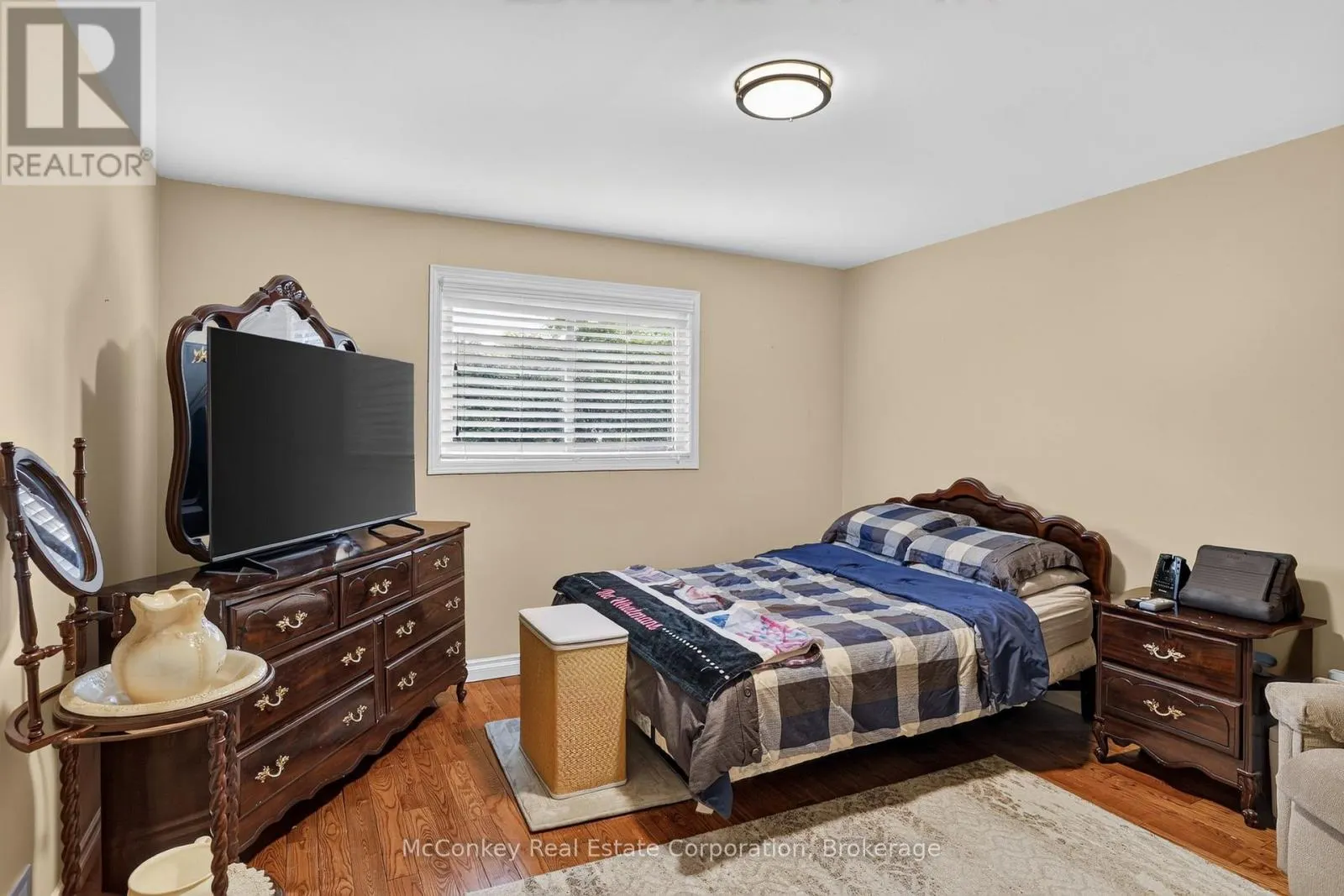 1817 PARKWOOD CIRCLE