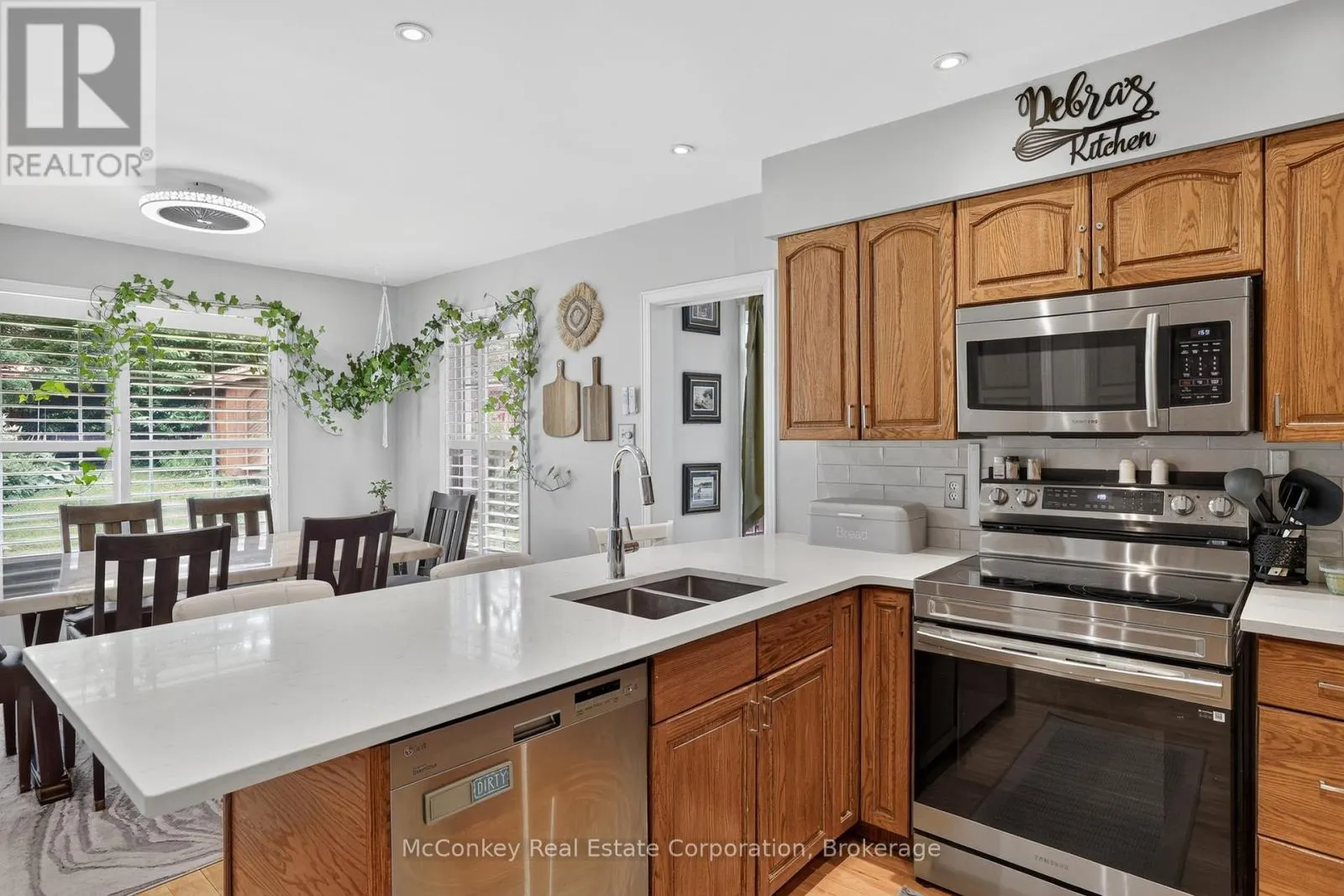 1817 PARKWOOD CIRCLE