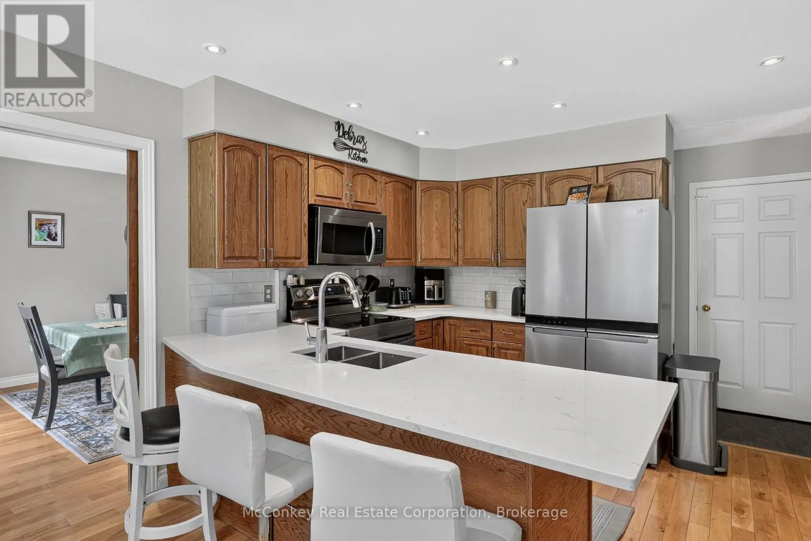 1817 PARKWOOD CIRCLE
