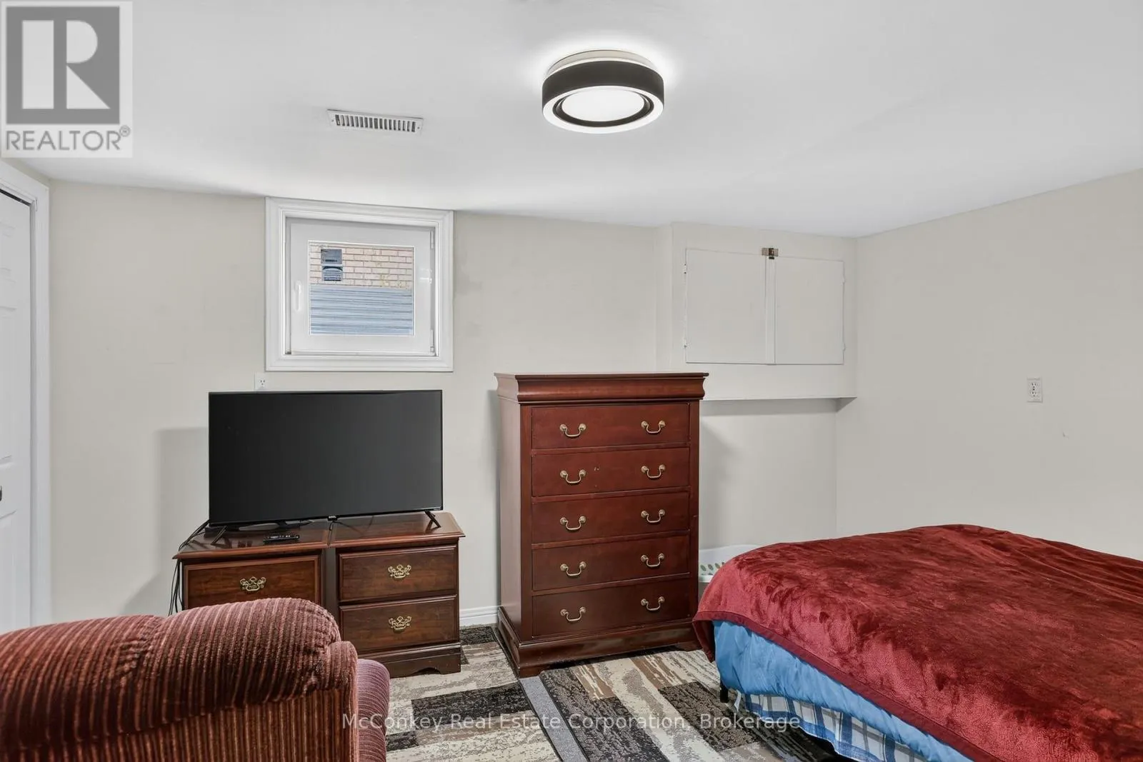 1817 PARKWOOD CIRCLE