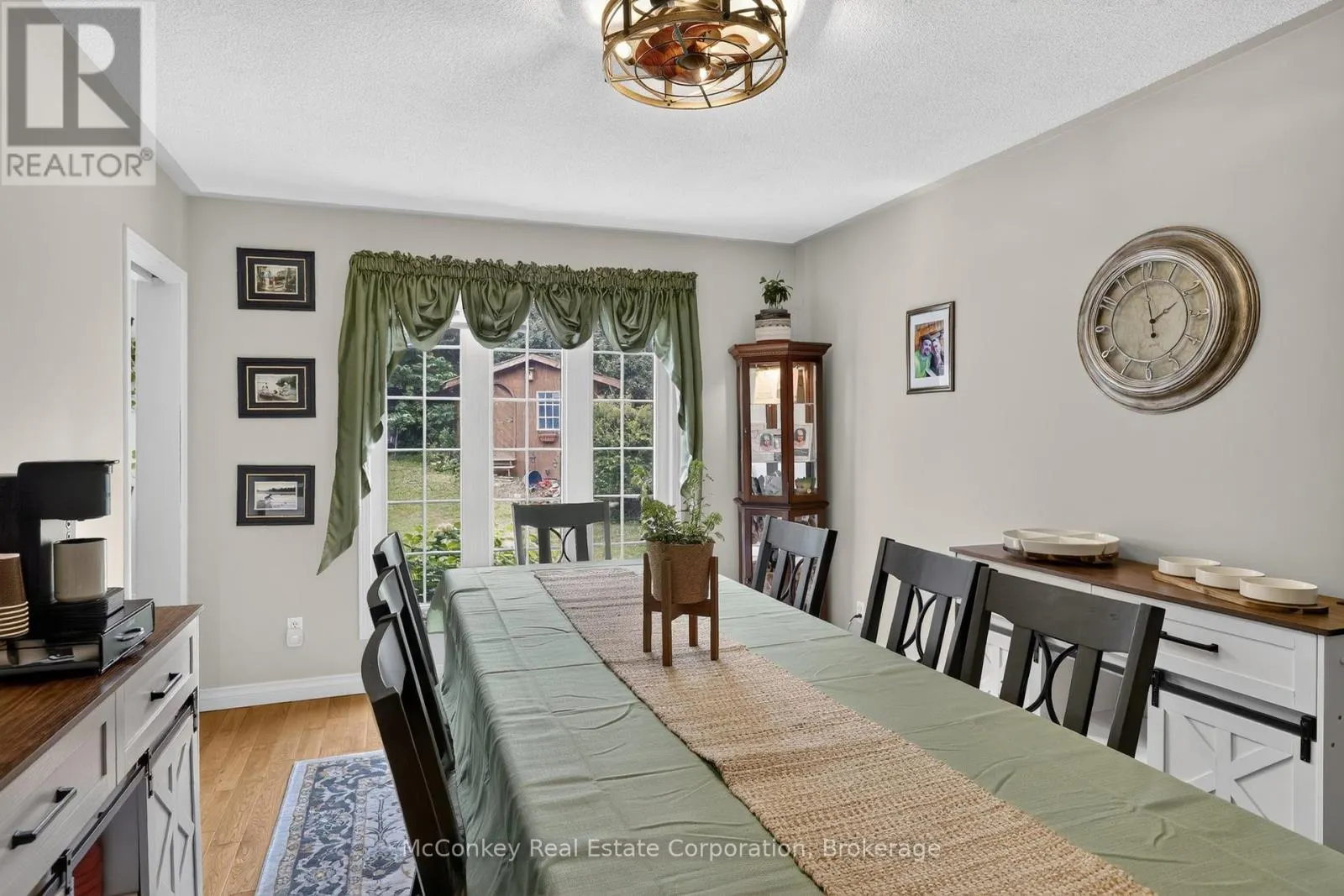 1817 PARKWOOD CIRCLE