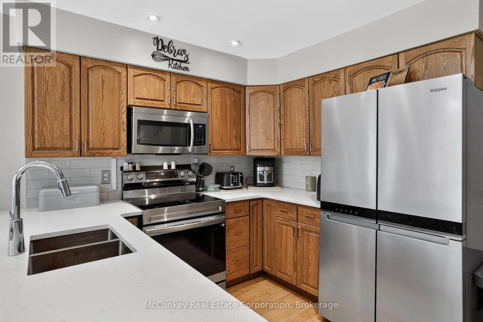 1817 PARKWOOD CIRCLE