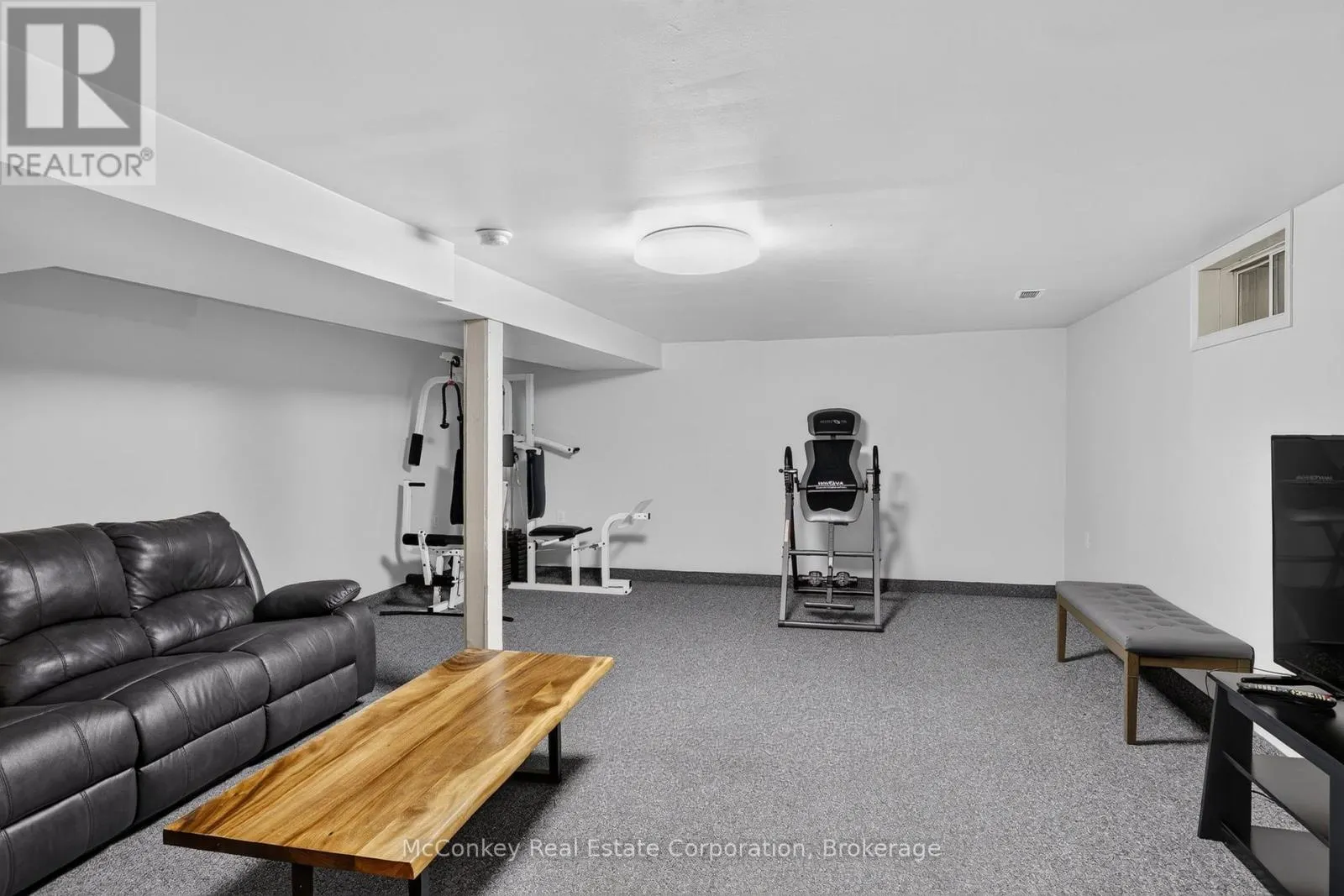 1817 PARKWOOD CIRCLE