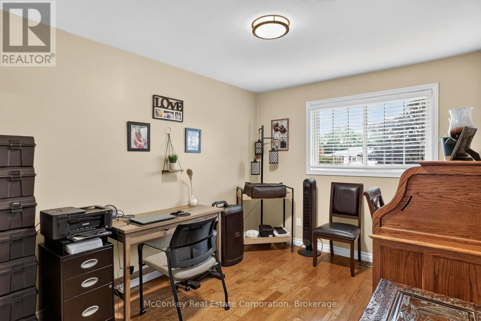 1817 PARKWOOD CIRCLE