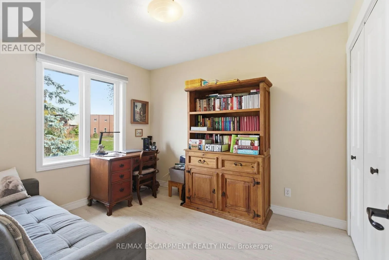 302 - 111 SMITS COVE