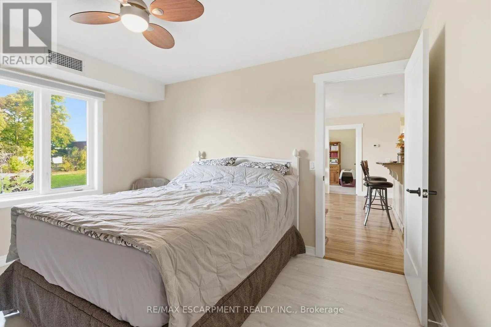 302 - 111 SMITS COVE