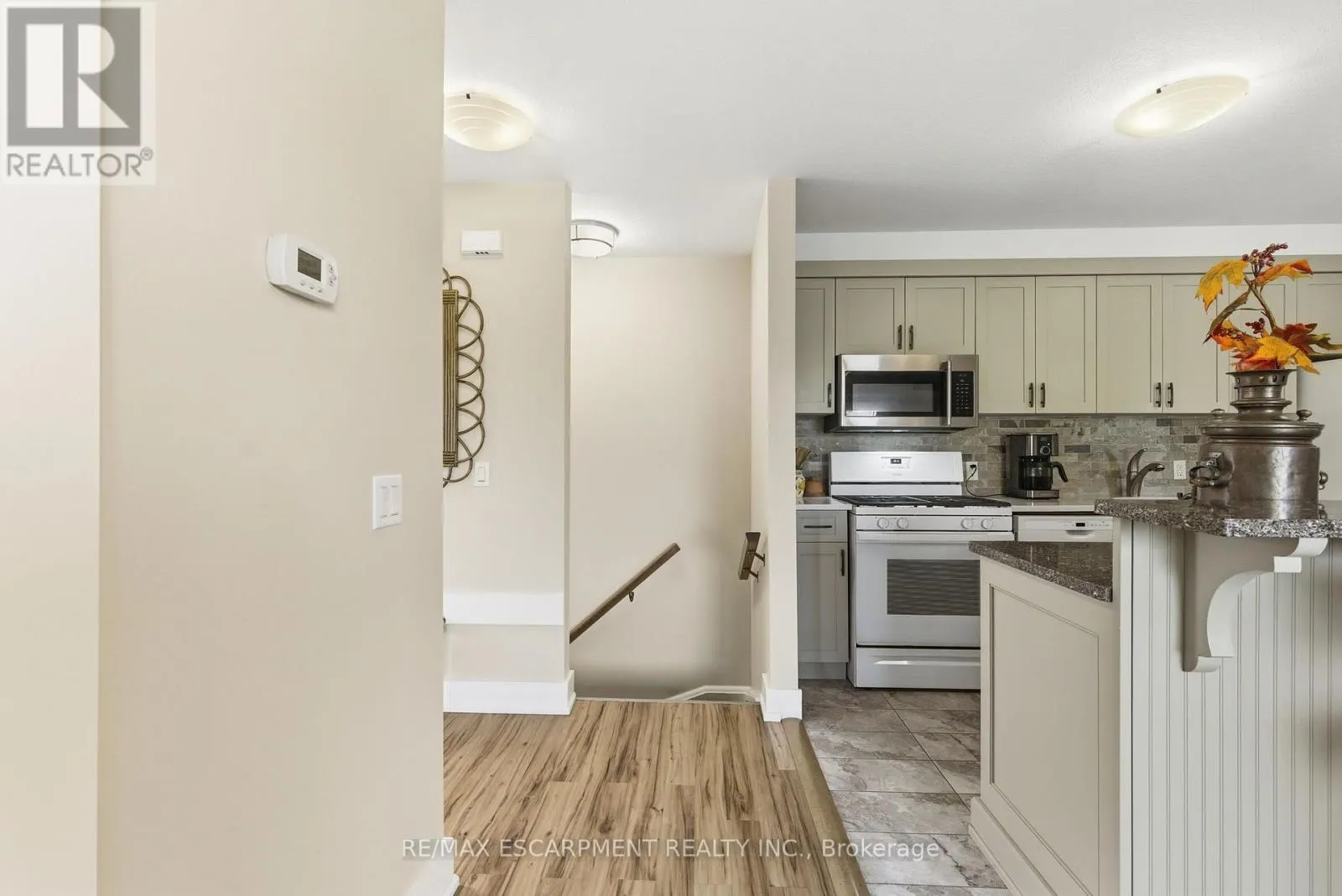 302 - 111 SMITS COVE