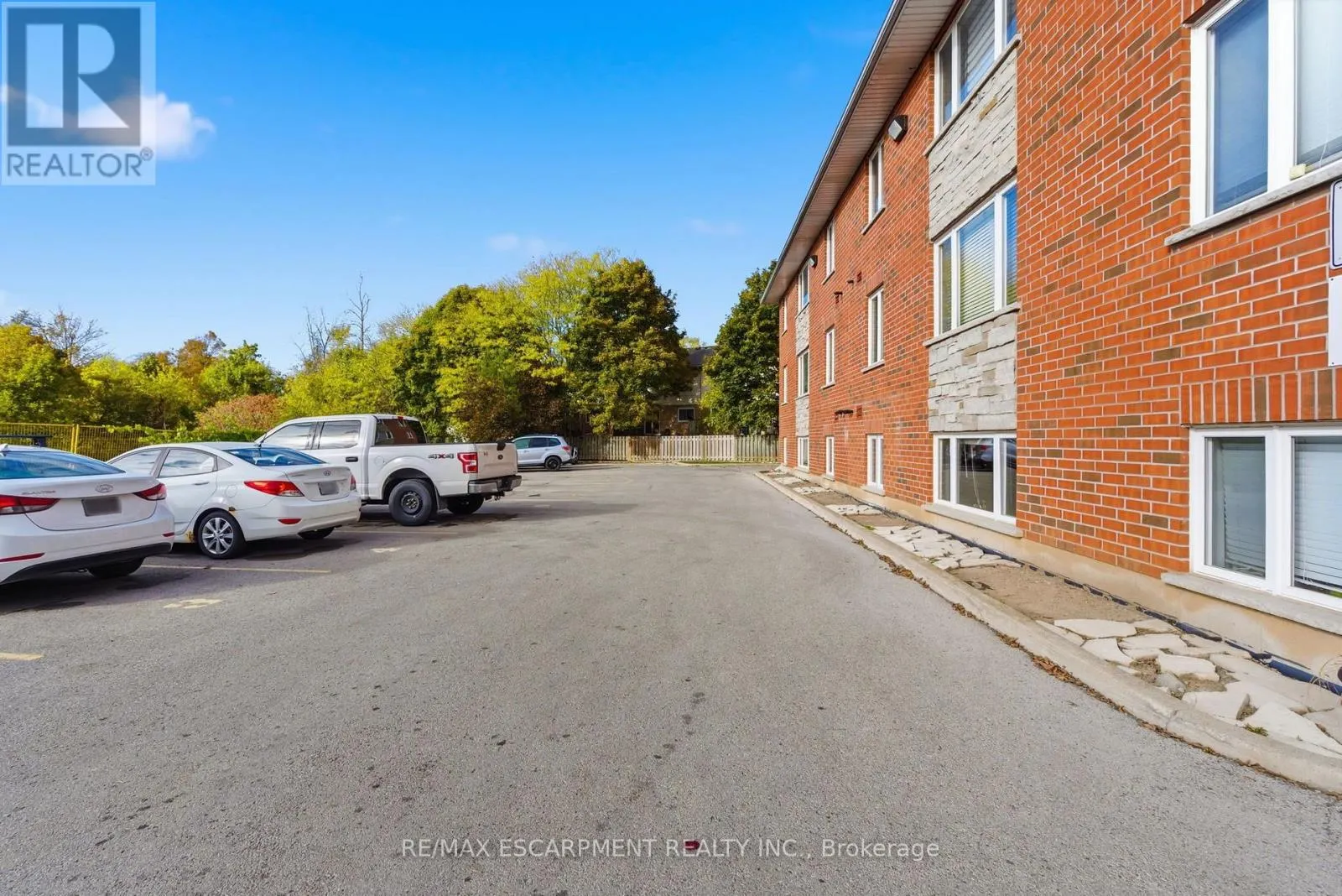 302 - 111 SMITS COVE