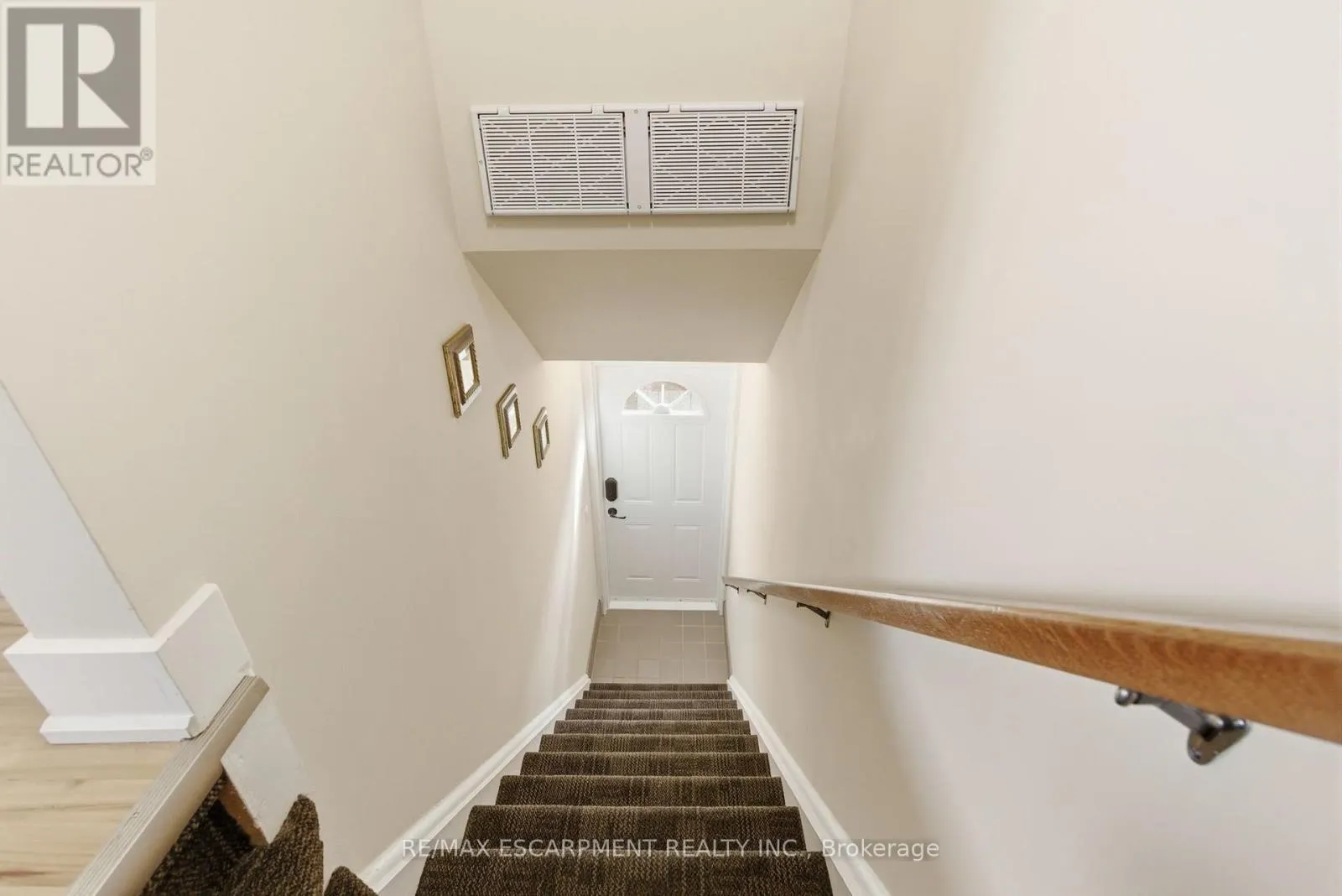 302 - 111 SMITS COVE