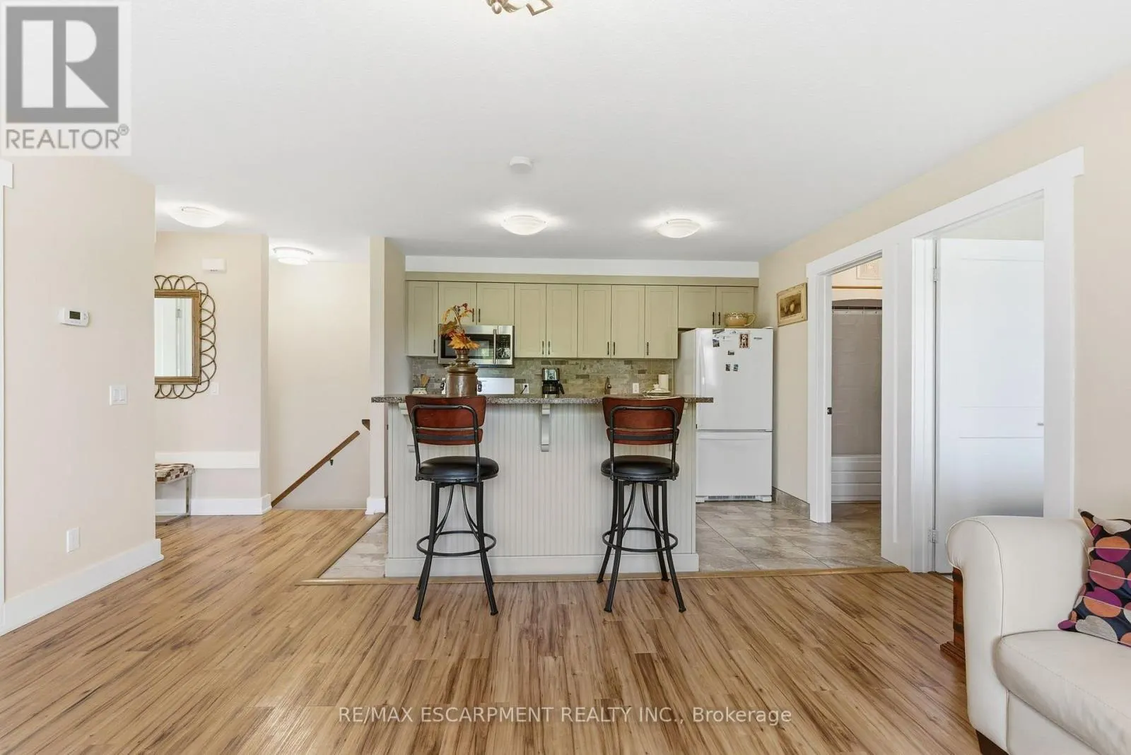 302 - 111 SMITS COVE