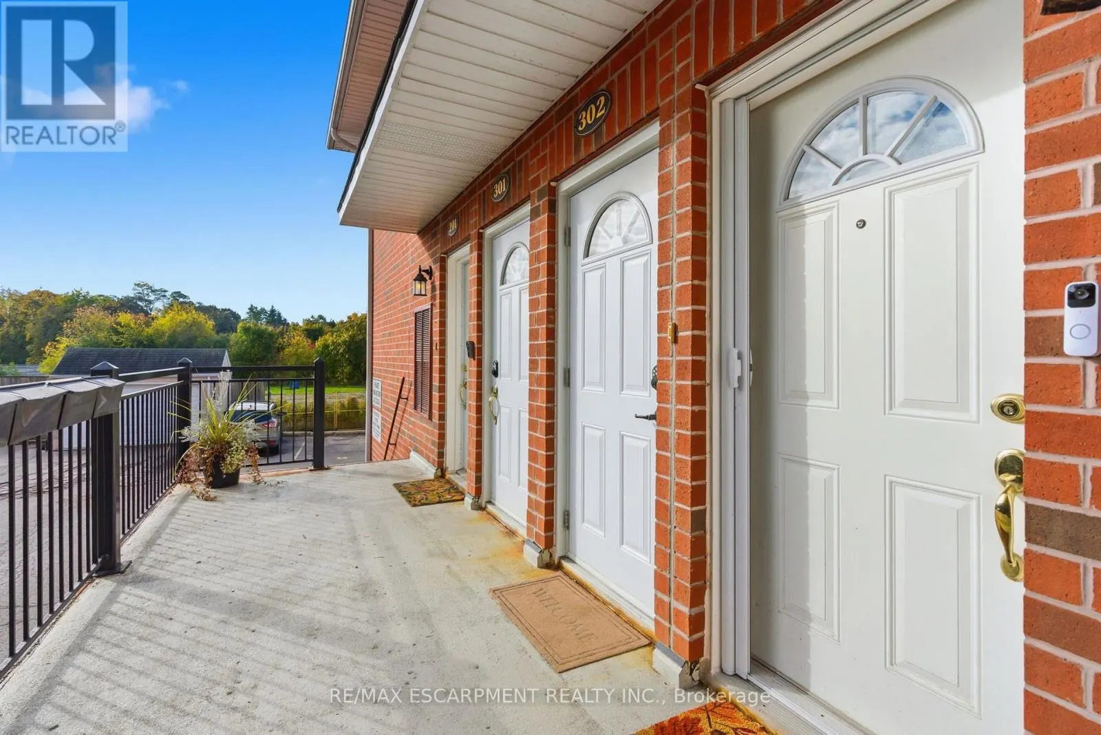 302 - 111 SMITS COVE
