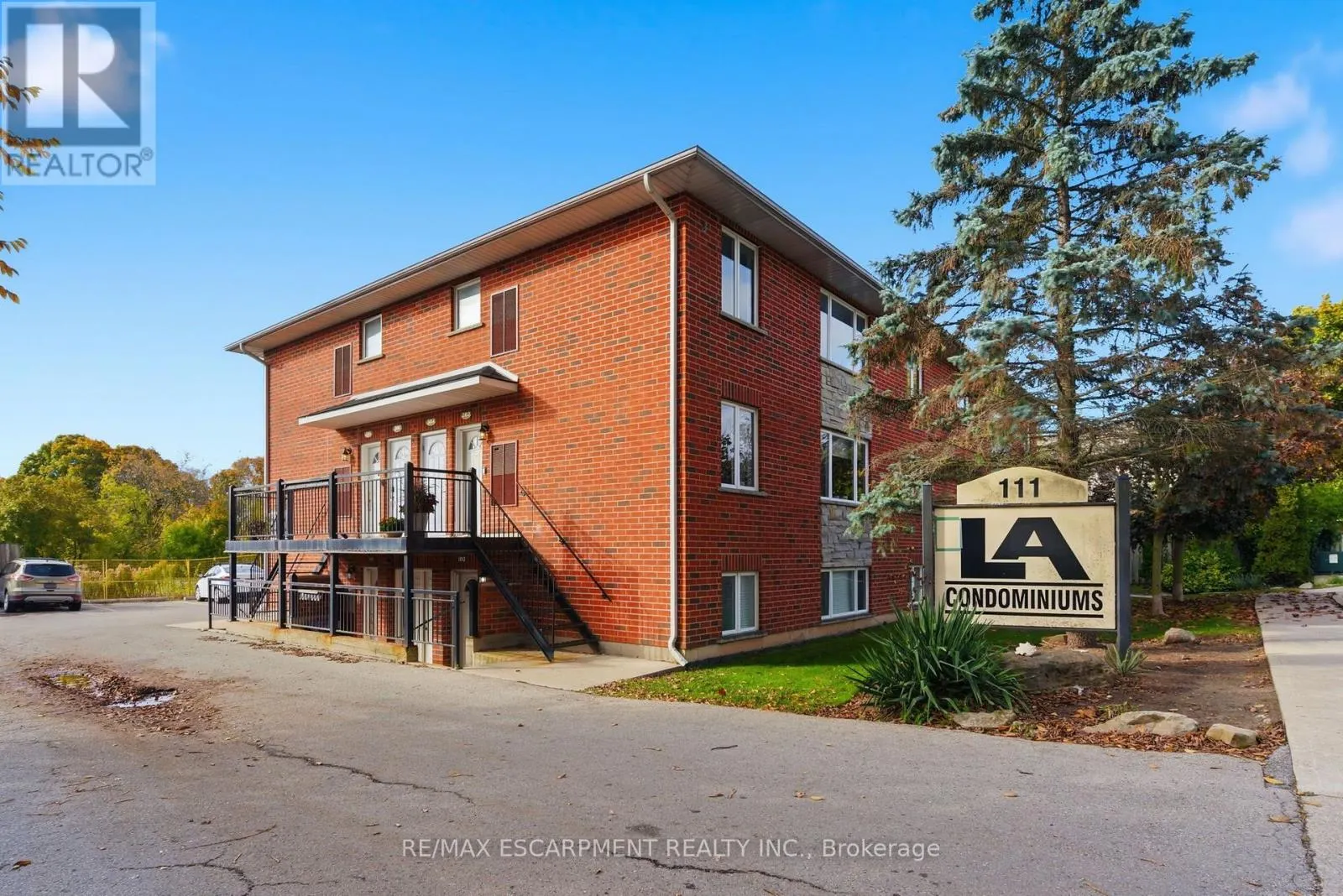 302 - 111 SMITS COVE