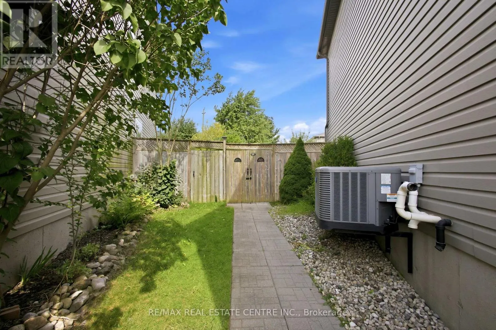 801 HUNTERS GATE CRESCENT