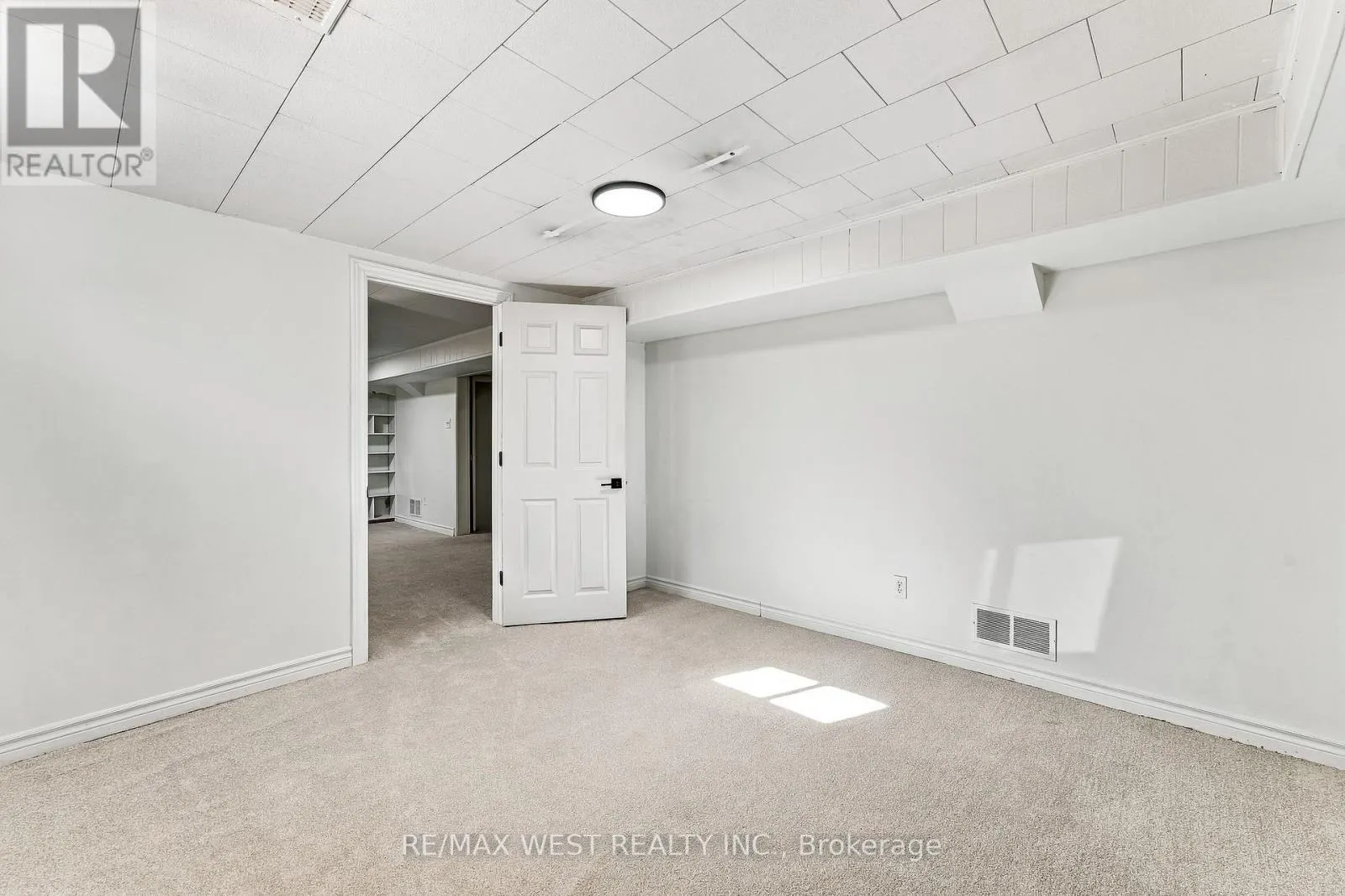 1271 FRANKLIN DRIVE