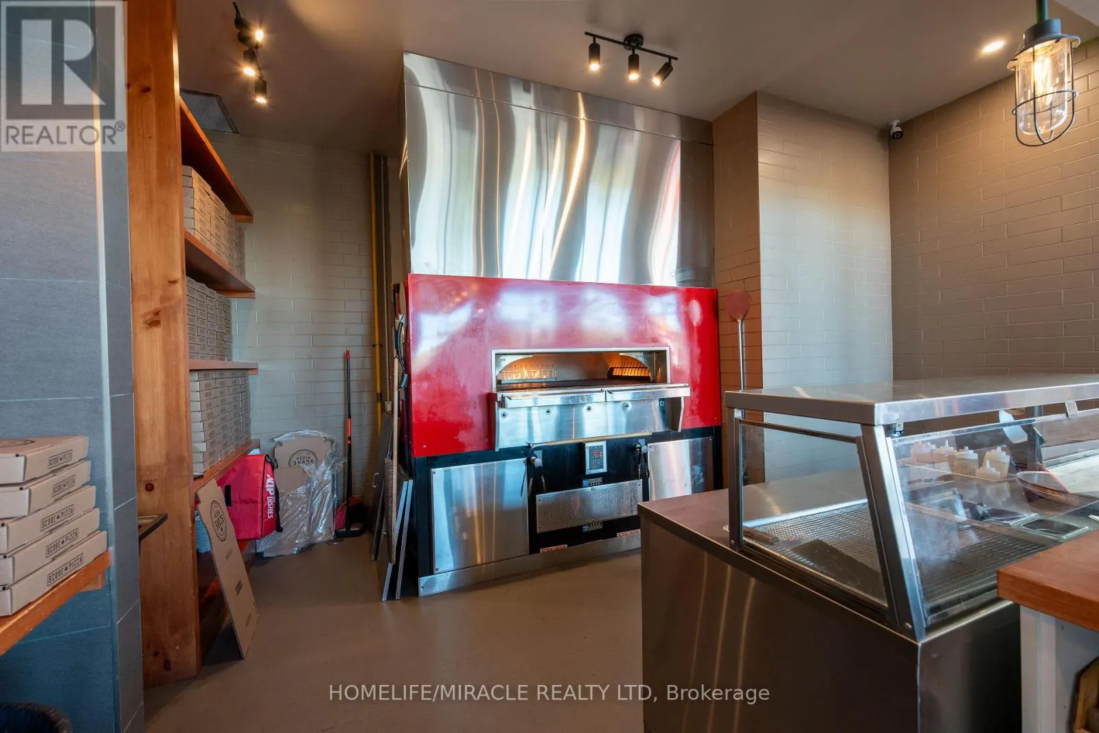 5 - 1025 ELGIN STREET W
