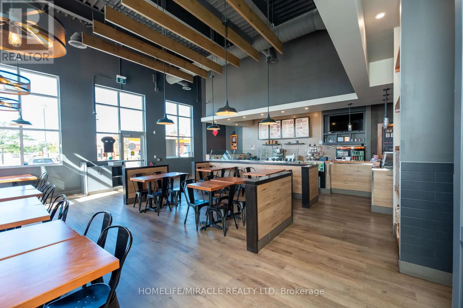 5 - 1025 ELGIN STREET W