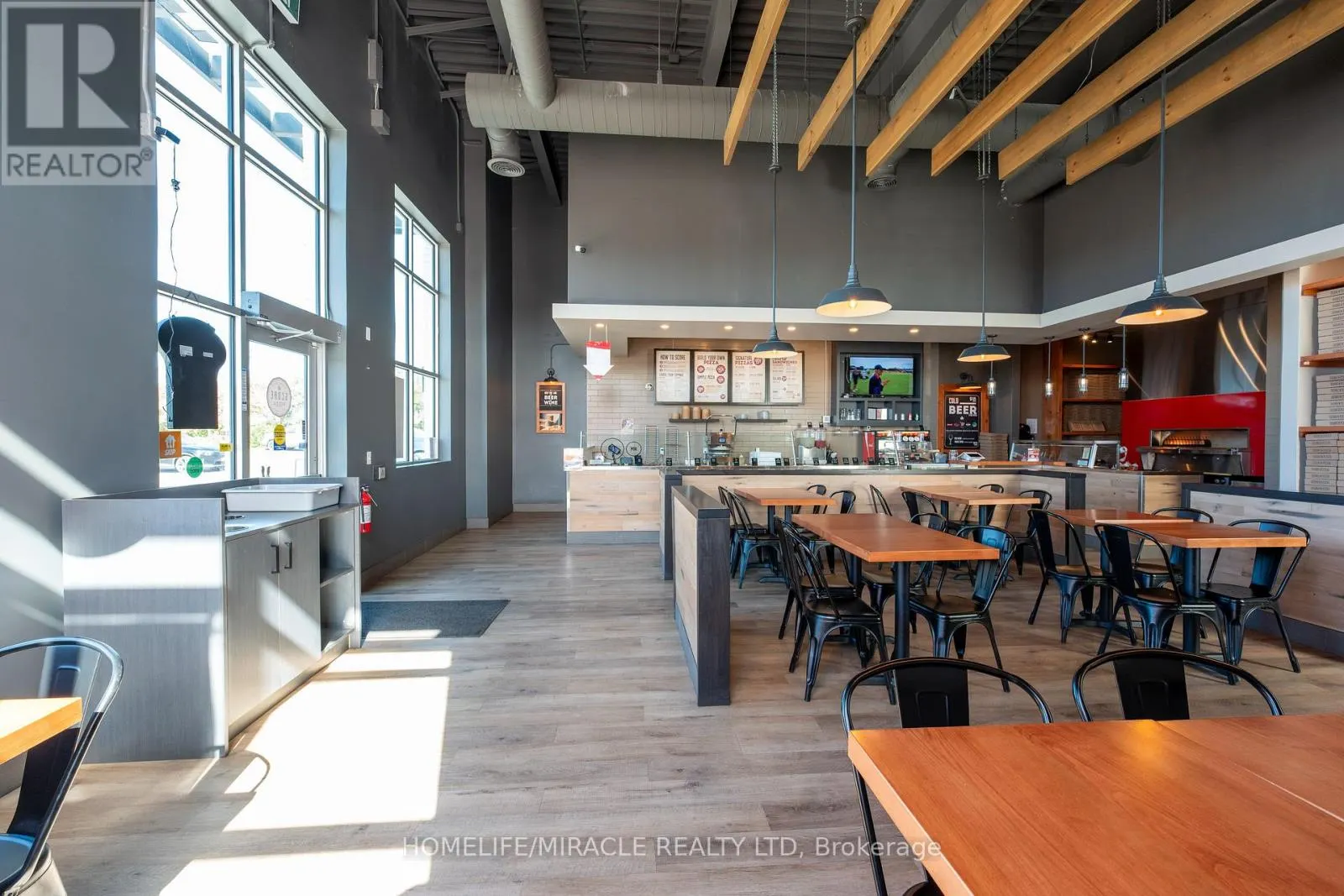 5 - 1025 ELGIN STREET W