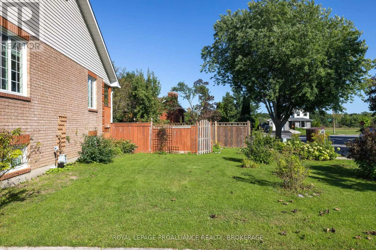 662 MILLBROOK CRESCENT
