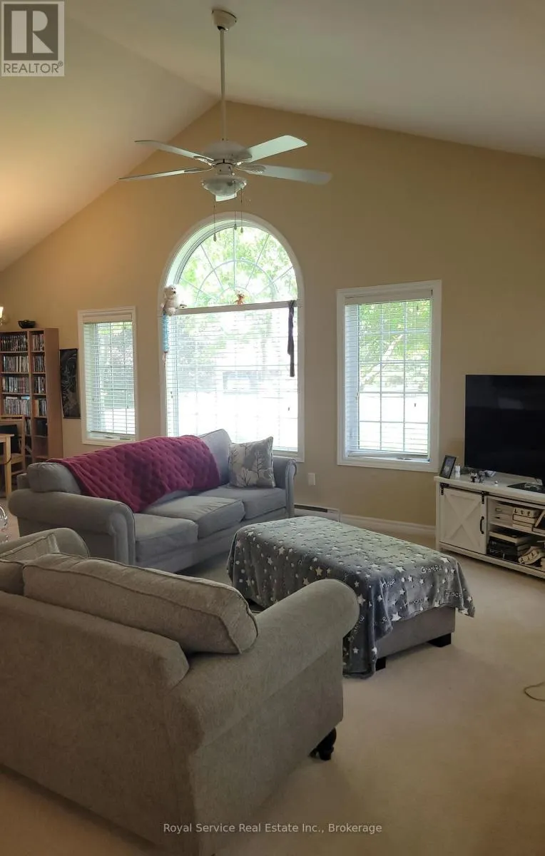 102 - 325 DENSMORE ROAD #102