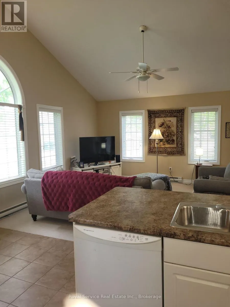 102 - 325 DENSMORE ROAD #102
