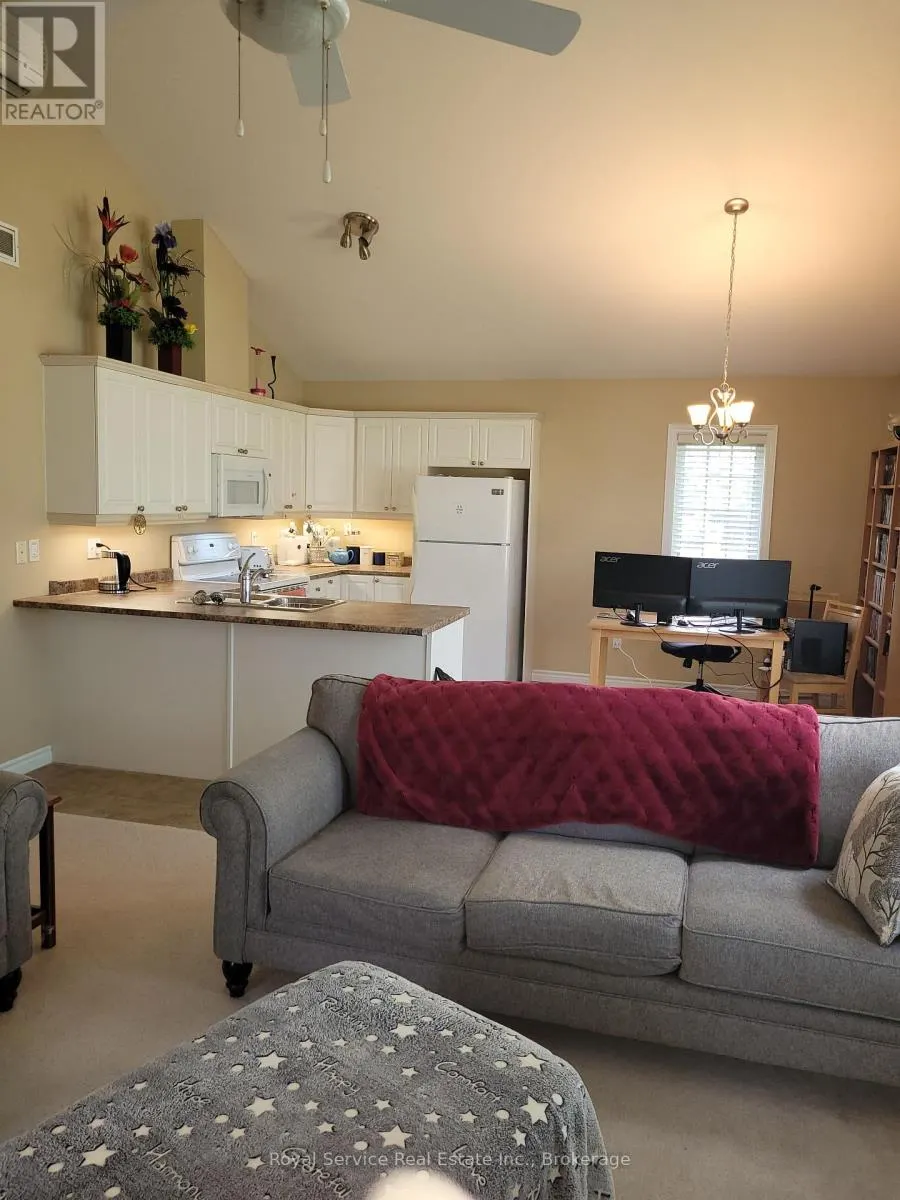 102 - 325 DENSMORE ROAD #102