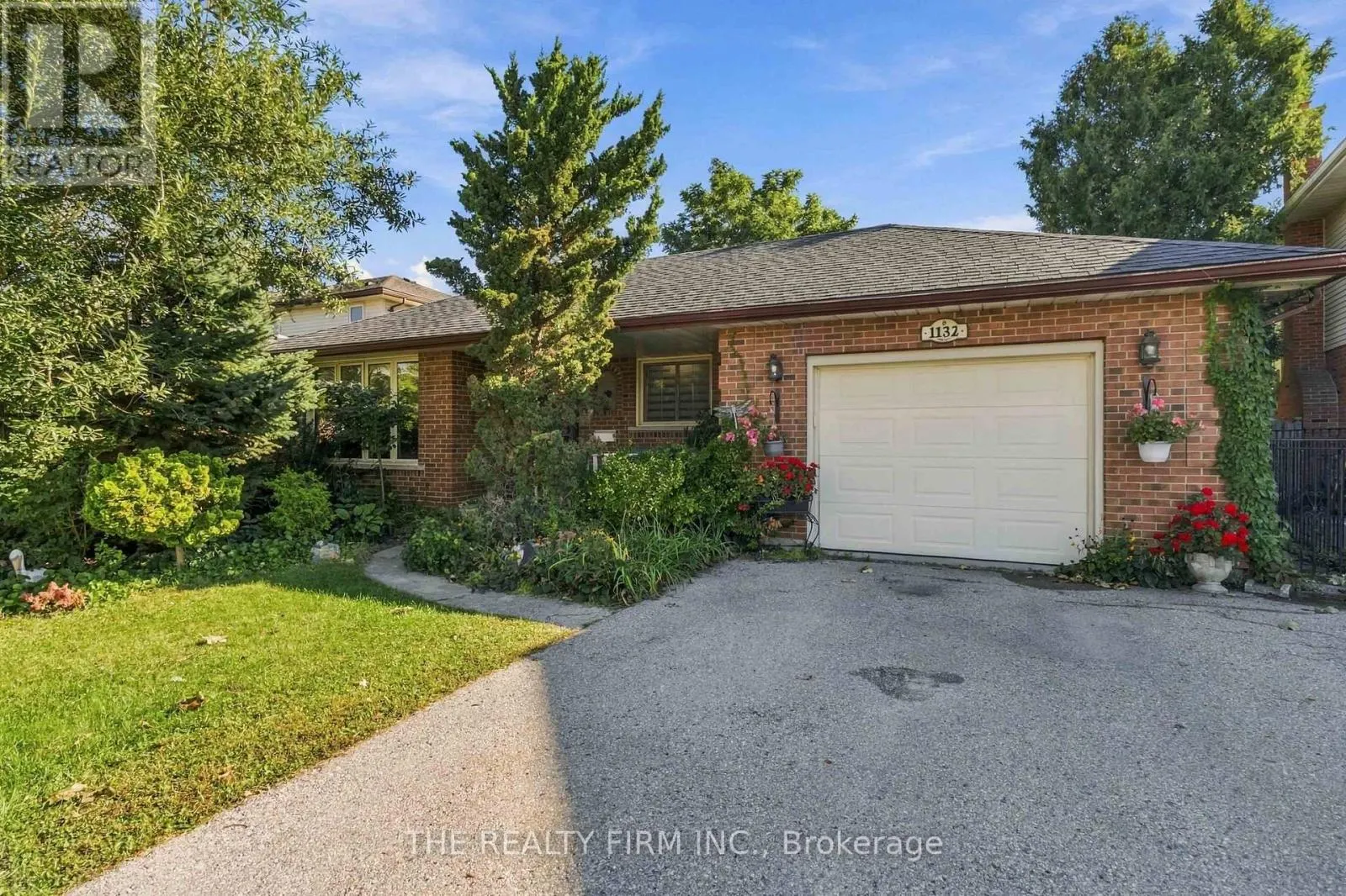 1132 IROQUOIS CRESCENT