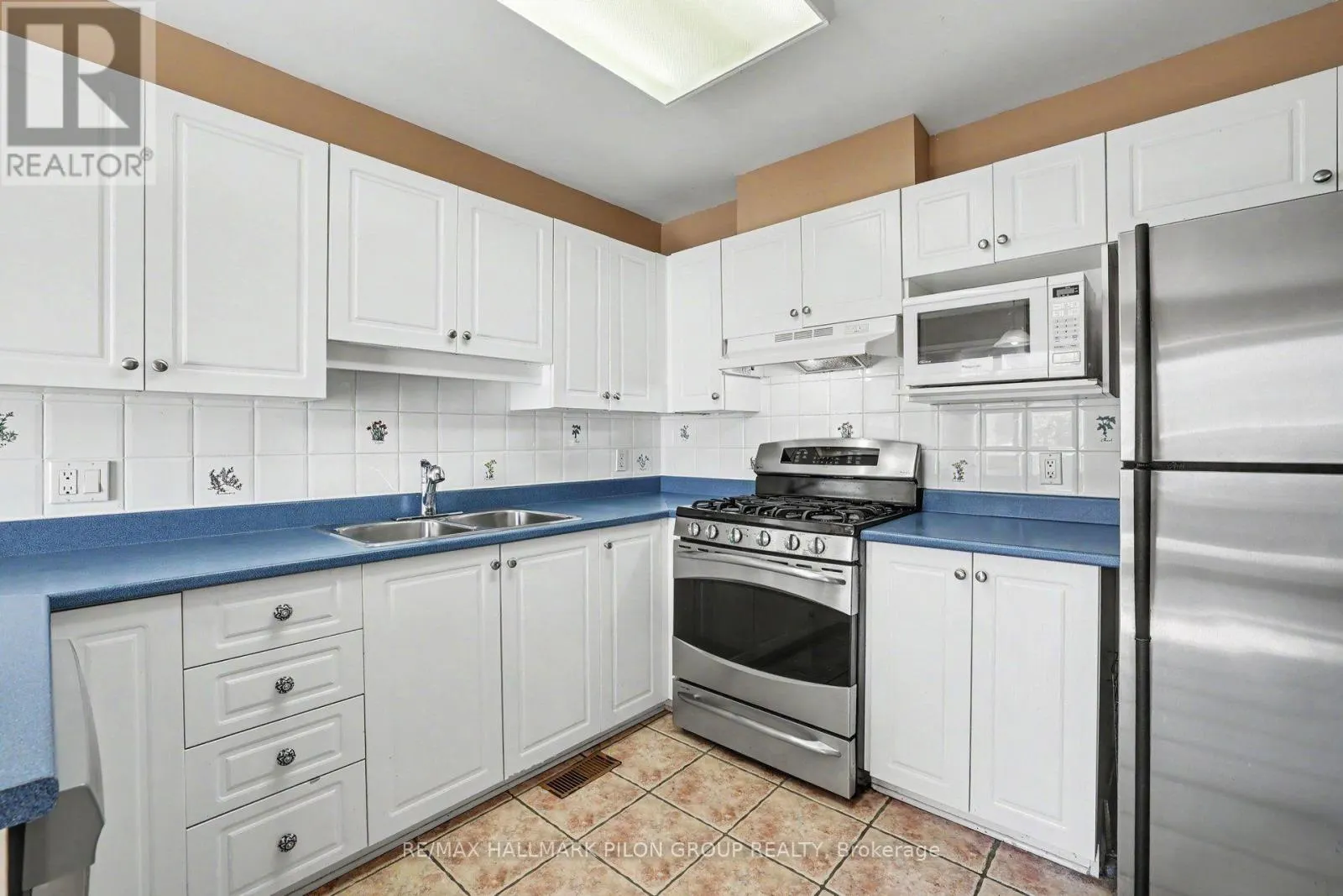 958 MARKWICK CRESCENT