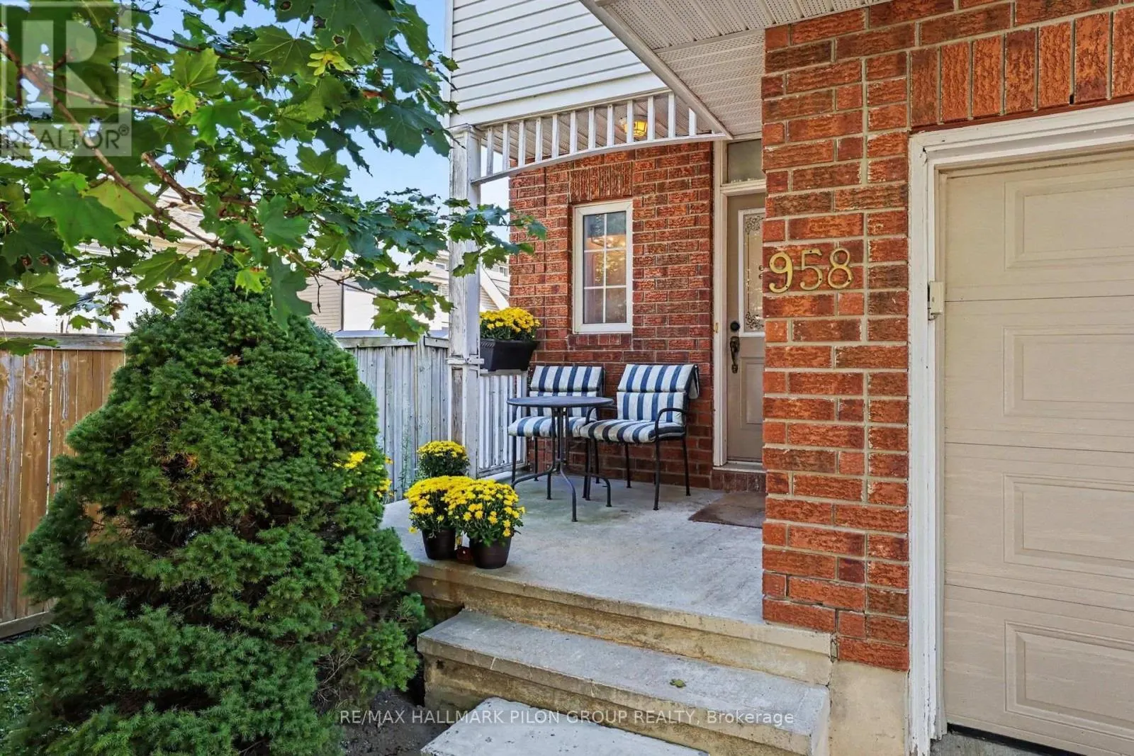 958 MARKWICK CRESCENT