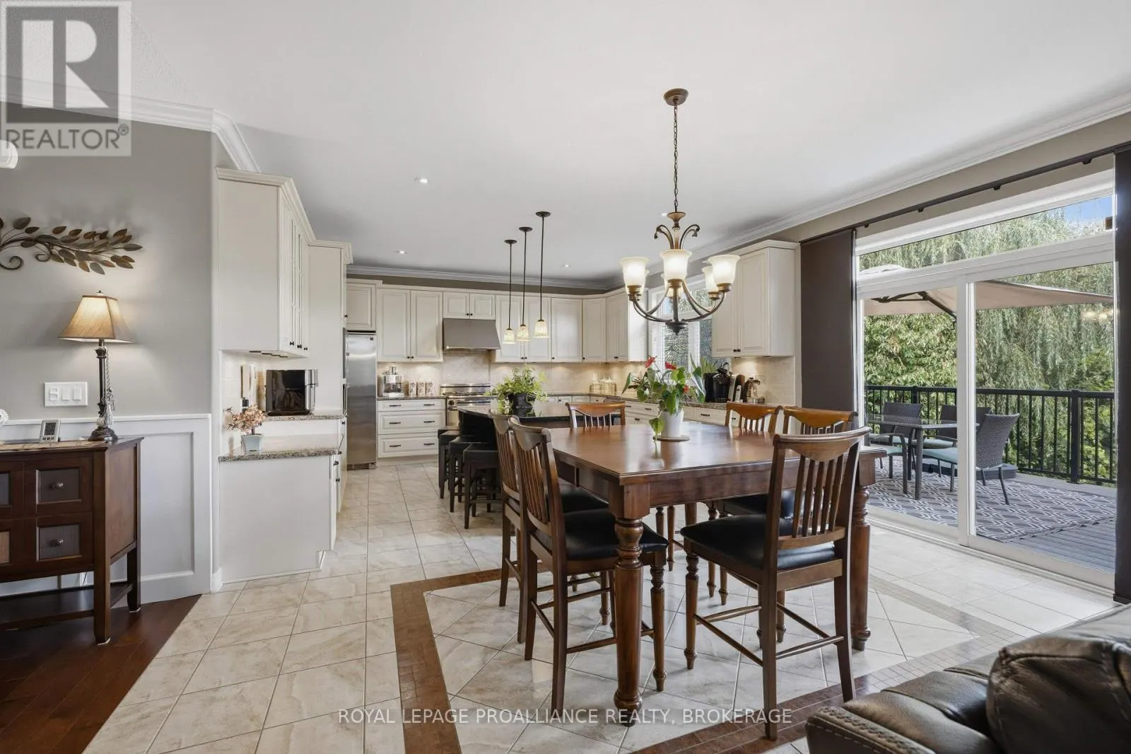 633 FIELDSTONE DRIVE